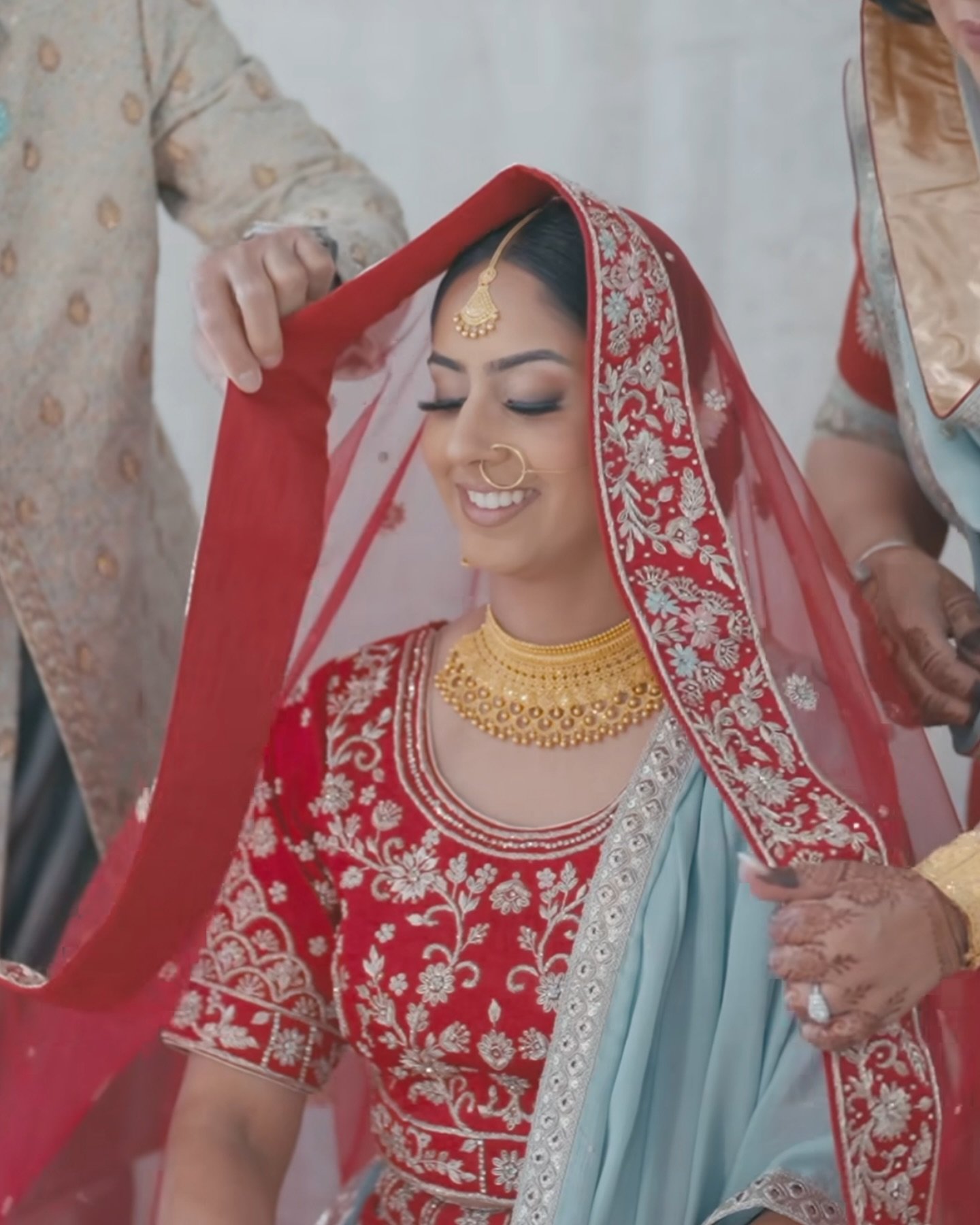 Stills from @glassfilmweddings incredible video from an absolutely beautiful wedding 🤍. HMU by Jaipreet Basi.
____________________________________
Booking Inquiries (as available) for 2024:
thestudiojb@outlook.com
www.thestudiojb.com
_______________