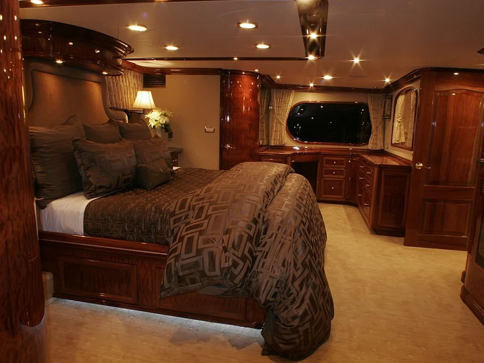 143 Expedition Bedroom 2.jpg