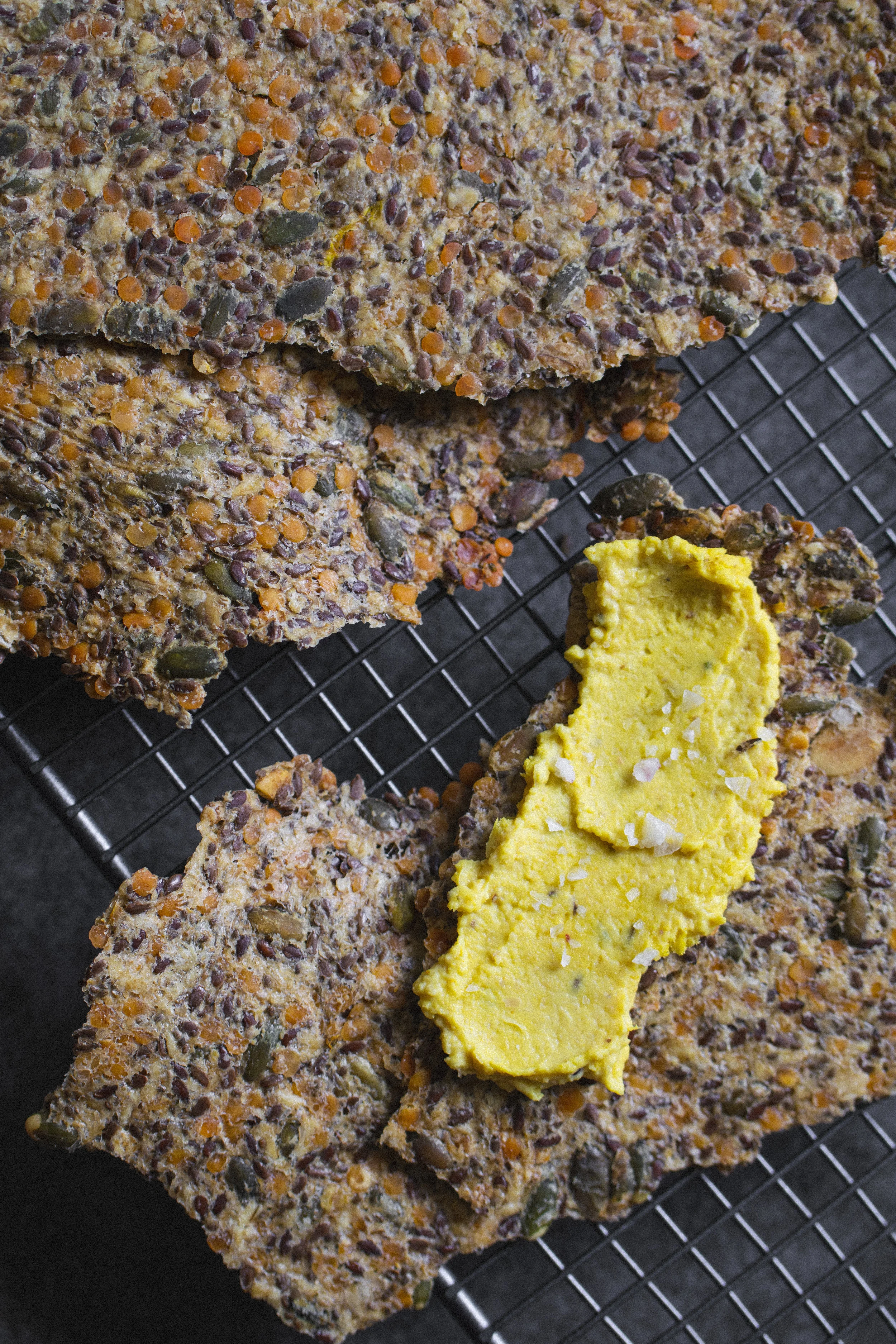 Lentil cracker with seeds and rolled oats