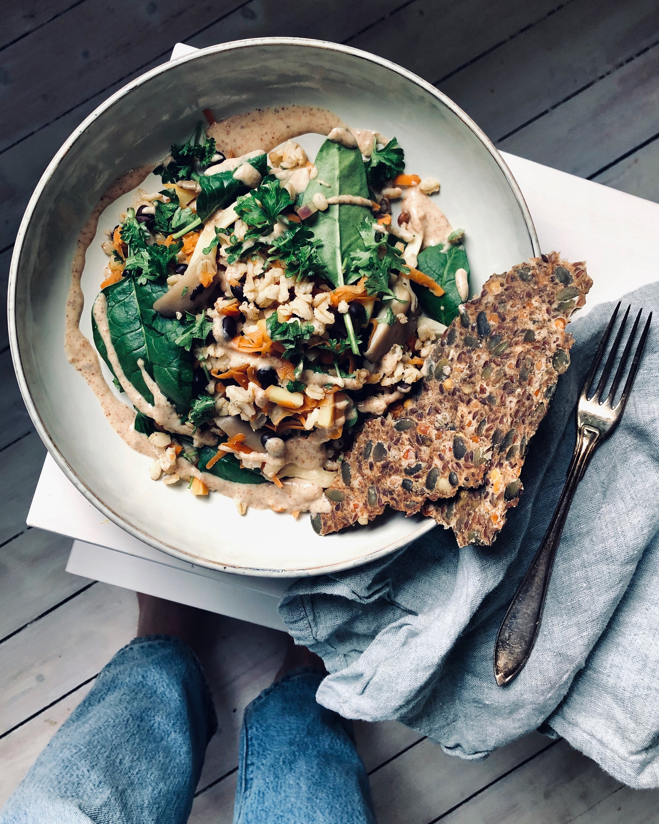 Brunch stir fry with mushrooms, carrot and almond sauce