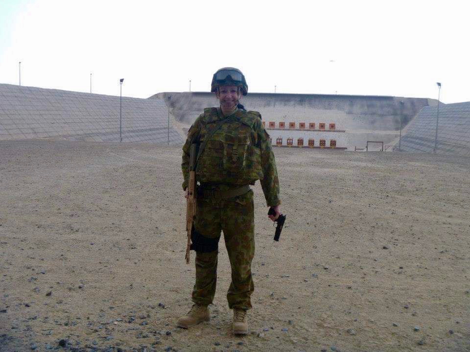 PIC 12    2012 – AL MINHAD AIR BASE (AMAB) – On the firing range – Steyr & 9mm in hand.jpg