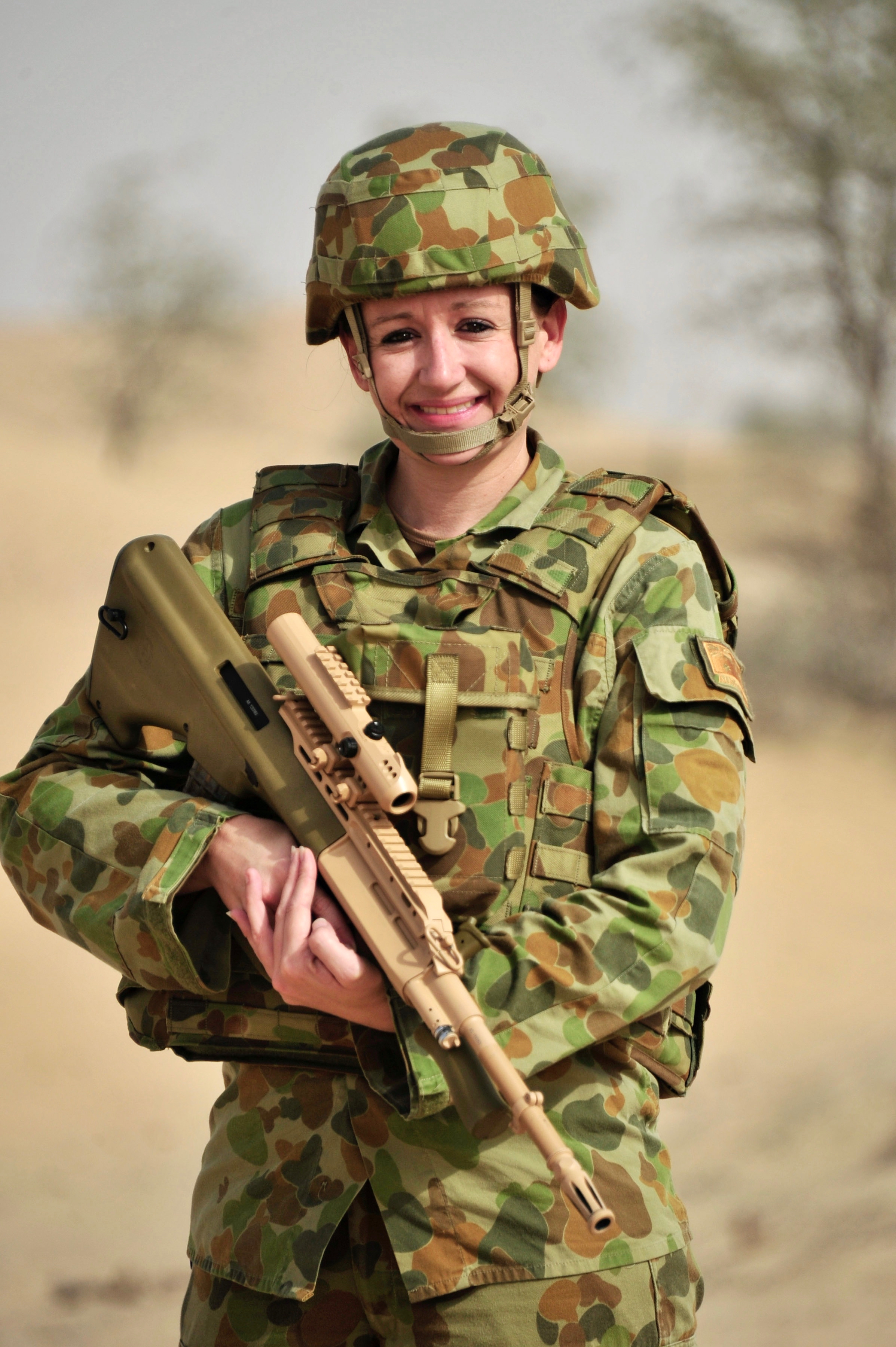 PIC 15    2012-13 – AL MINHAD AIR BASE (AMAB) – On the IED range – Steyr in hand (these photos were taken for a newspaper article back in Oz.jpg