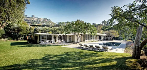 15-Pool+&+Yard+2.jpg