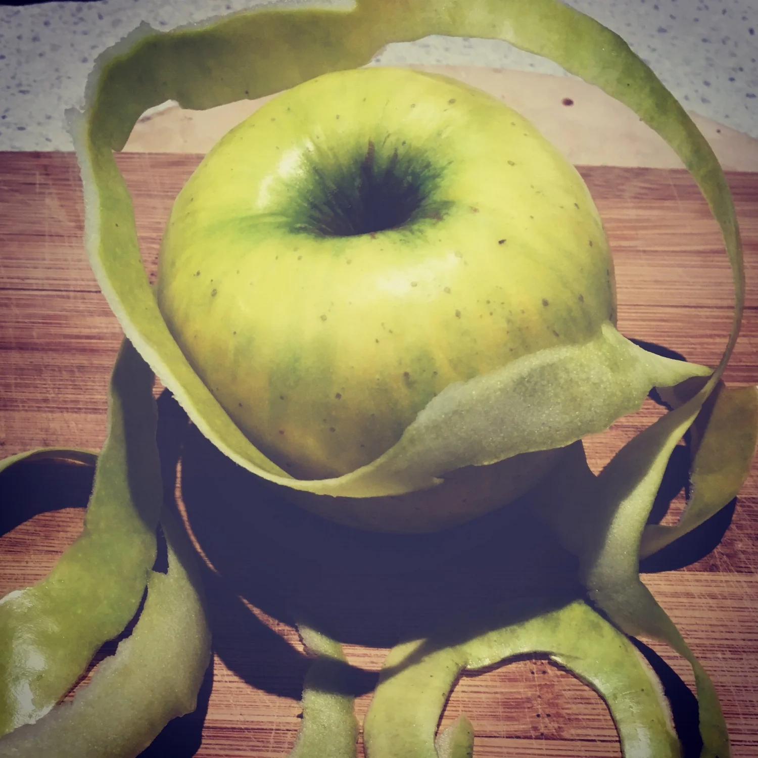 apples for tarte tatin... and yes, i did manage to peel one apple in one long strip