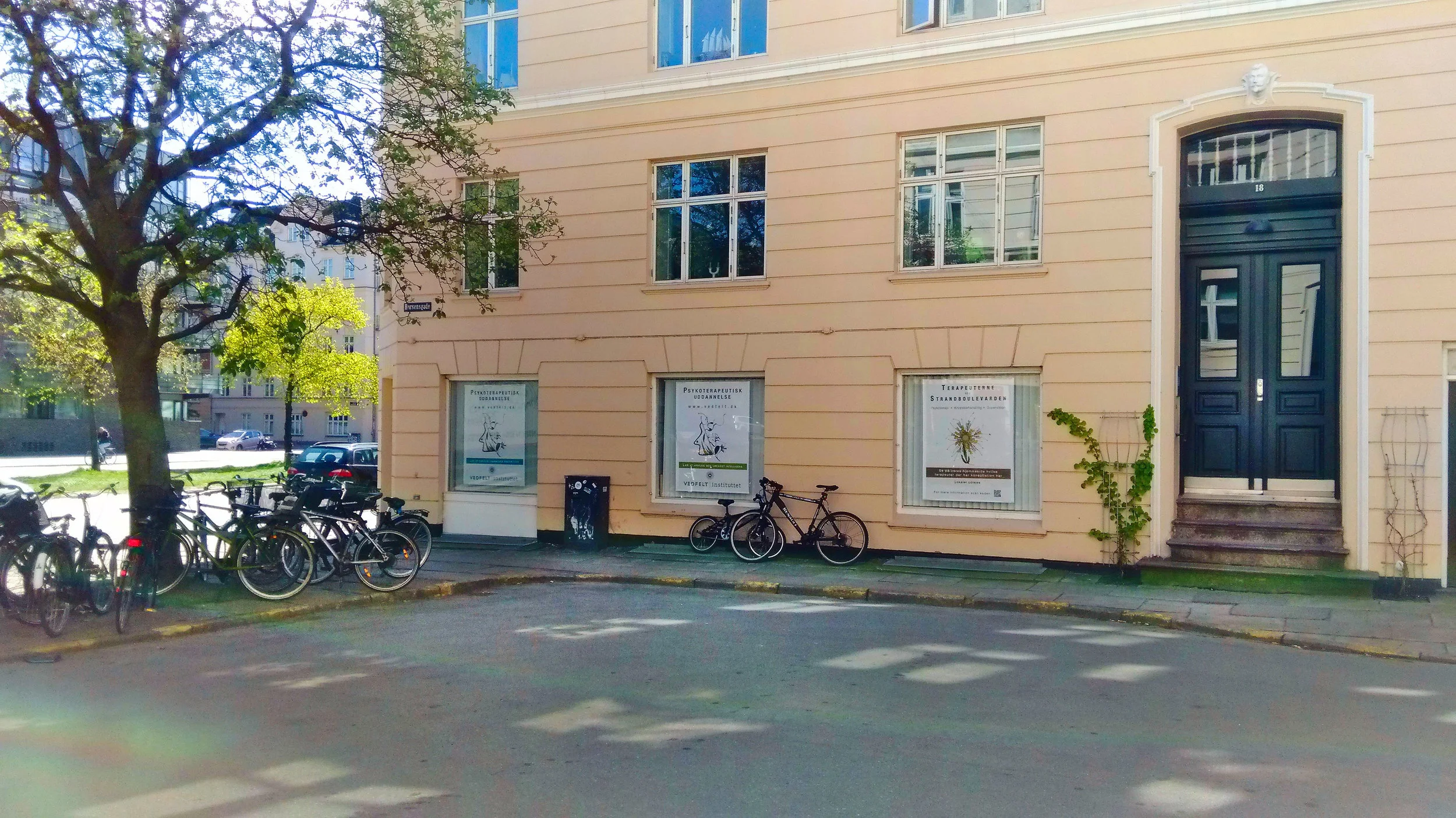 hoveddør-farve.jpg