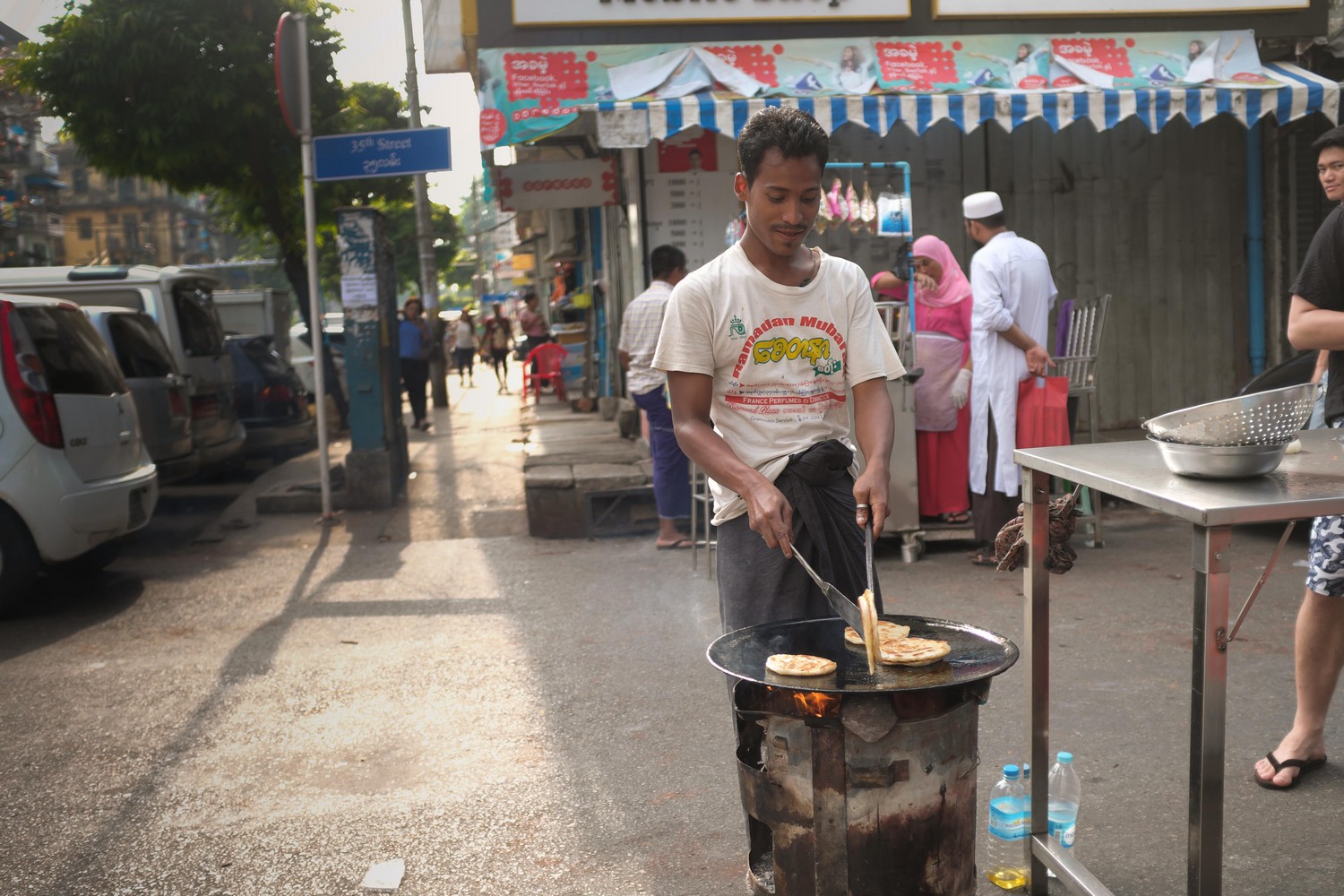 Yangon breakfast street food tour: Parratha
