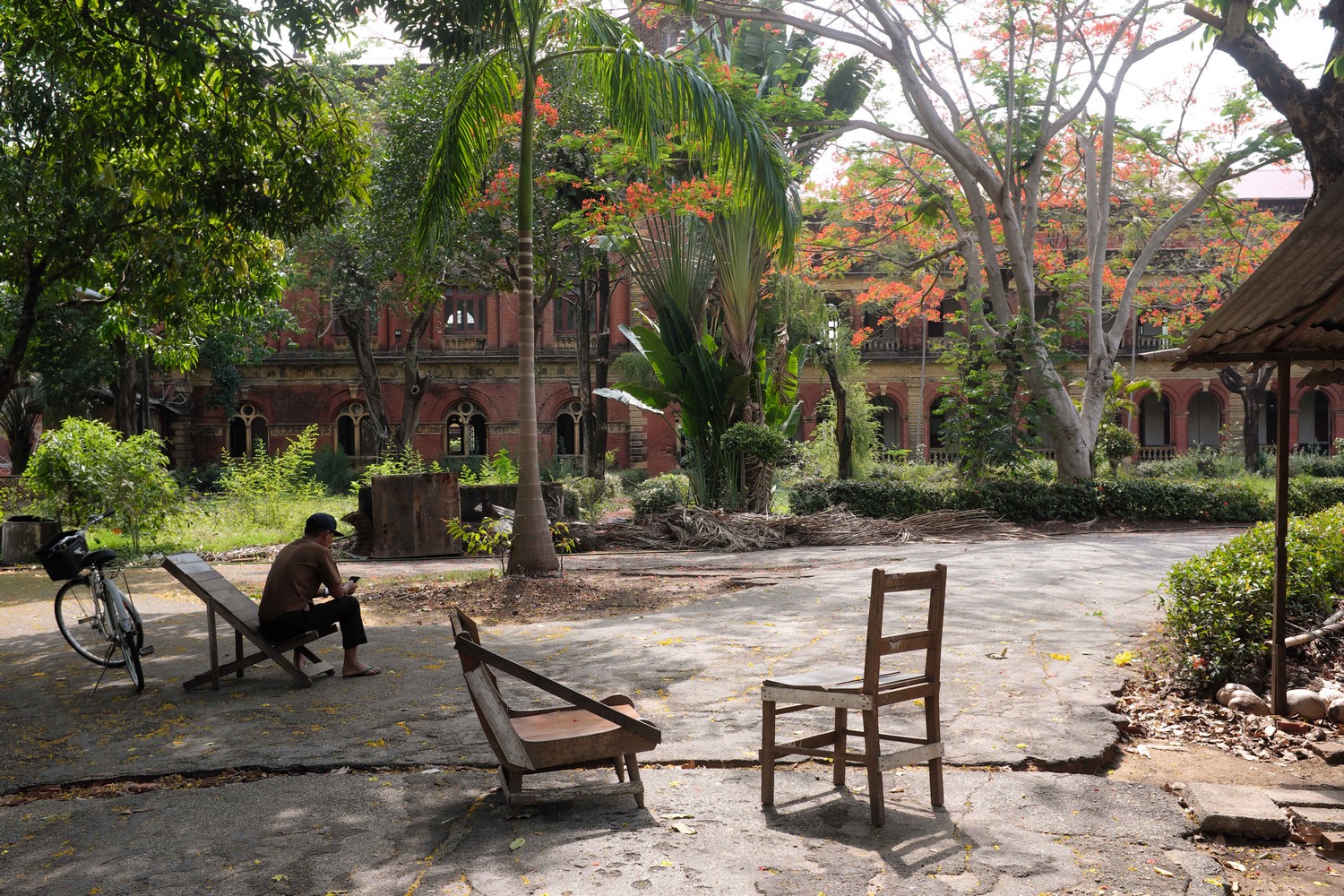 Copy of Yangon breakfast street food tour: Colonial architecture of the Secretariat 