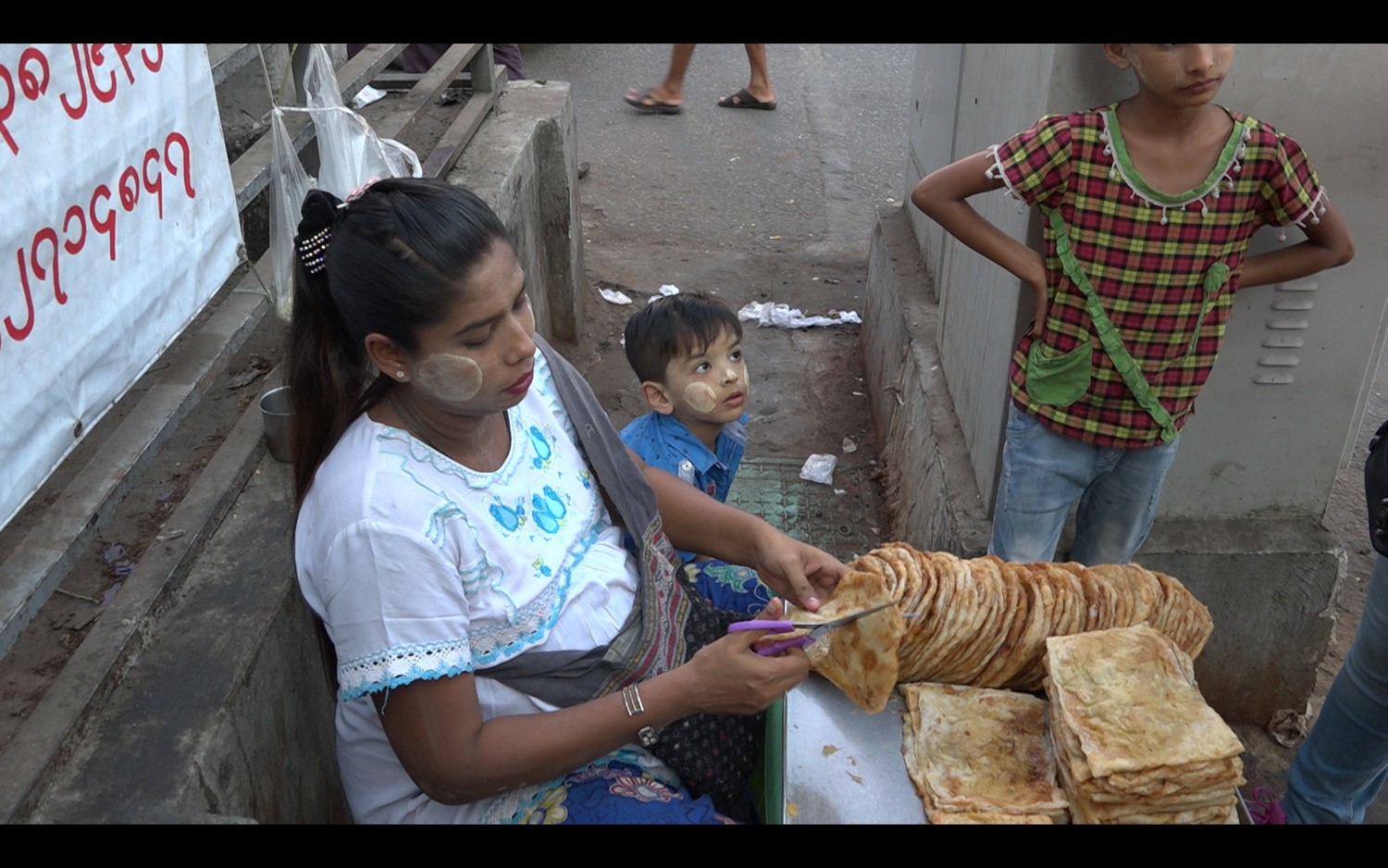 Copy of Yangon street food tours: stuffed parratha