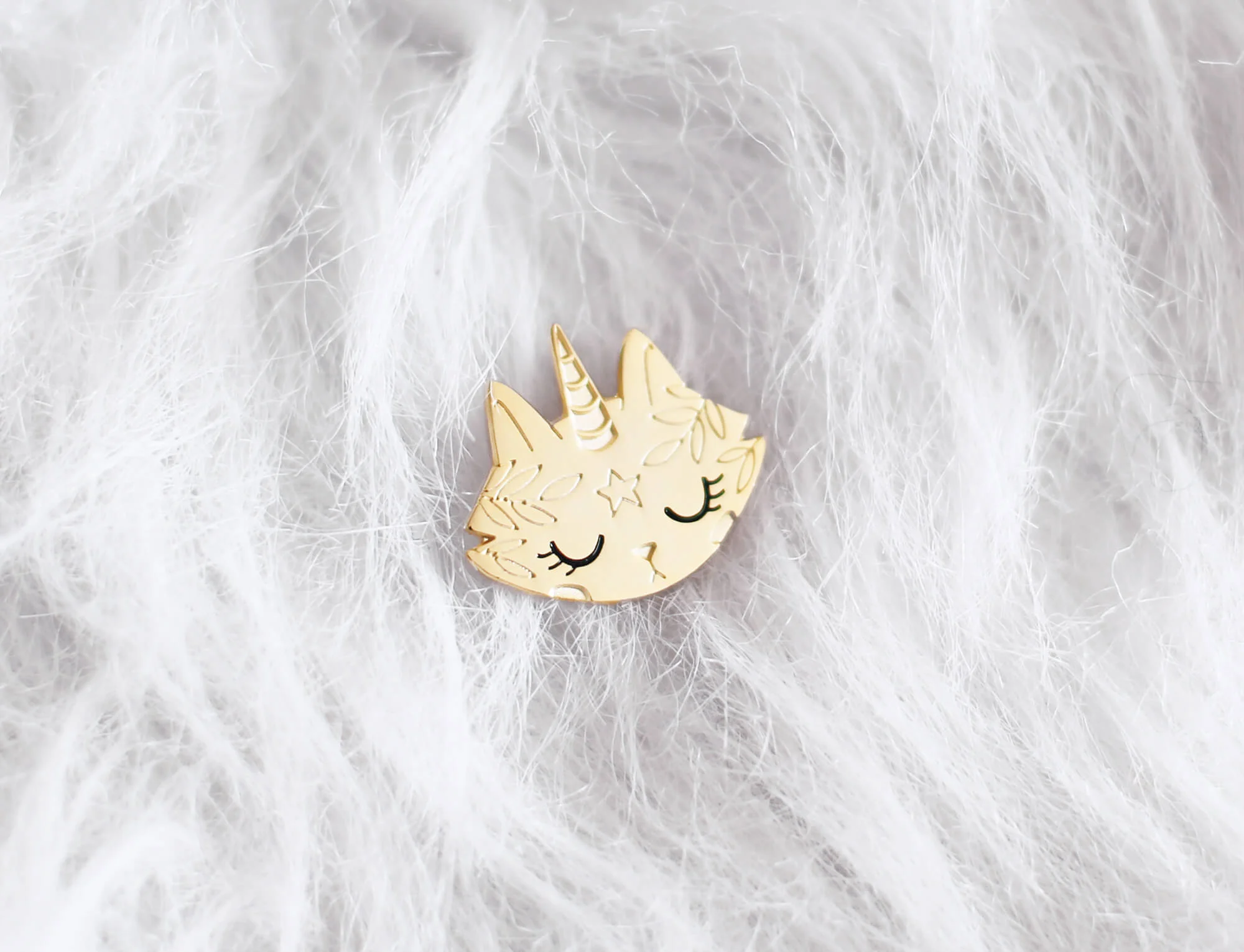 pins chat licorne doré.jpg