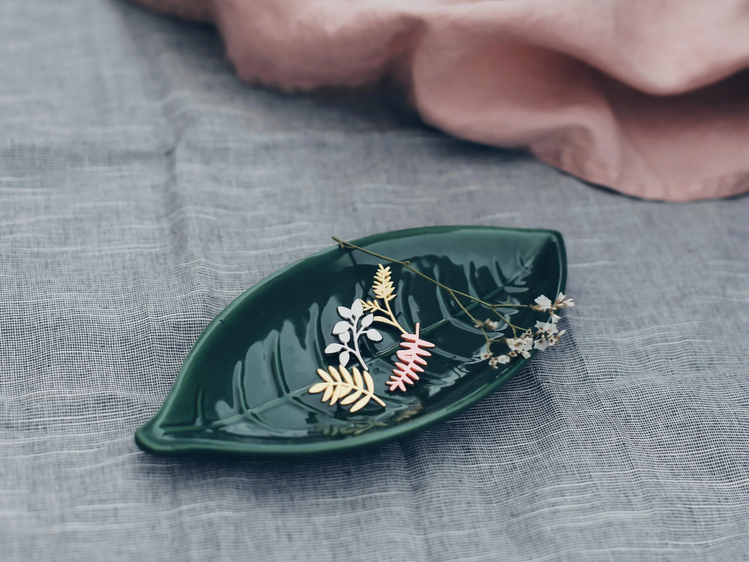 Lot 4 pins vegetal edition spciale 3.jpg