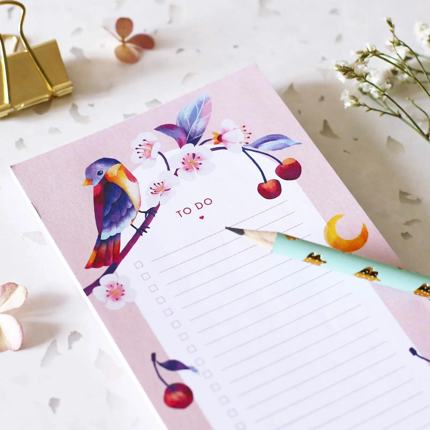 Nouveau produit : Bloc-note To do 📃✏️ ~ 
Je fais partie de ces personnes qui ont besoin d&rsquo;avoir une To-do papier, m&ecirc;me si j&rsquo;essaie d&rsquo;avoir de nouvelles habitudes pour m&rsquo;organiser sur &laquo;&nbsp;Notion&nbsp;&raquo; (me