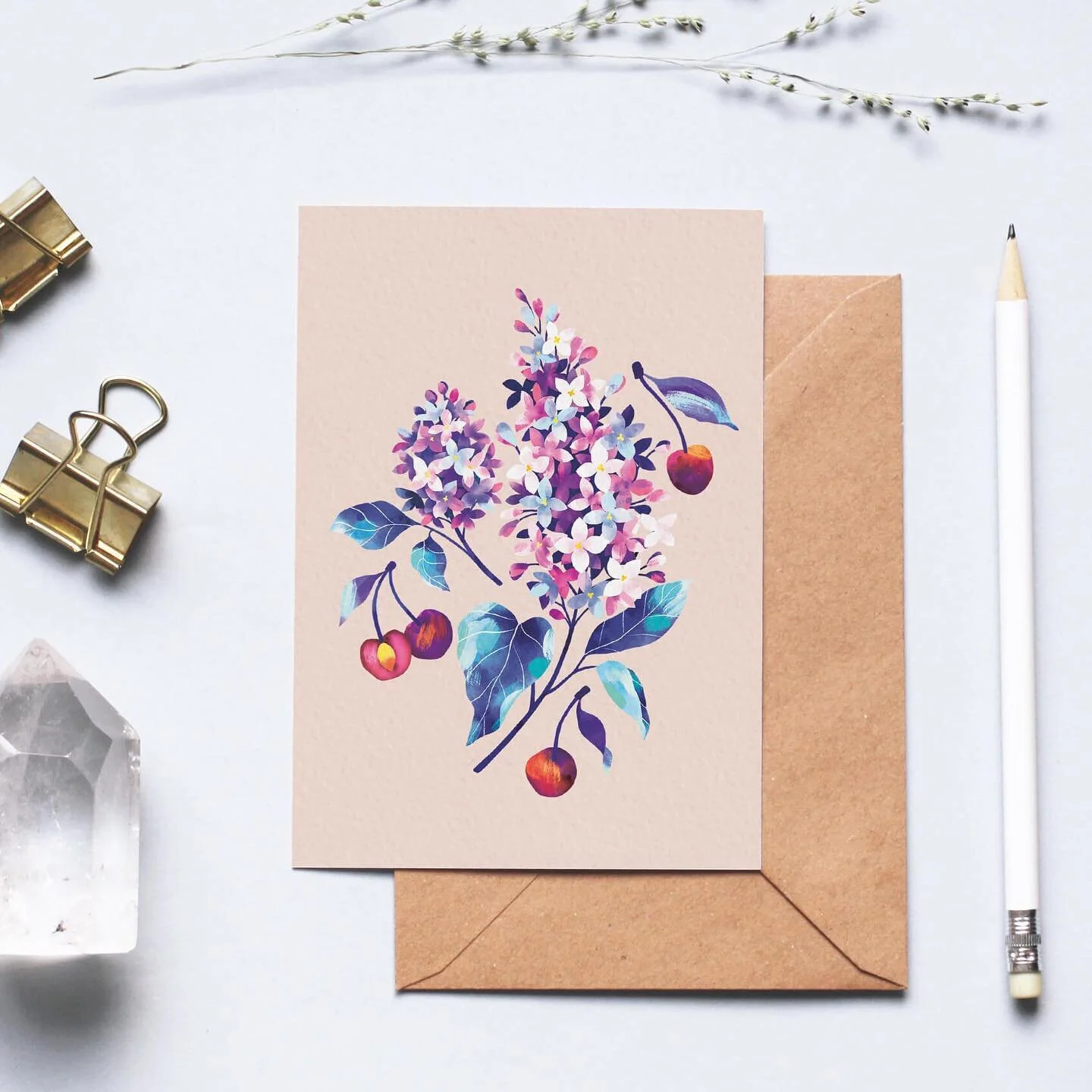 Jardin parfum&eacute; 🌸🍒 toutes les illustrations sont aussi disponibles au format carte postale 🤗 ! Et si on n&rsquo;arrive pas &agrave; faire de choix, le lot est fait pour vous (pratique aussi pour d&eacute;corer le mur de son bureau ou &eacute