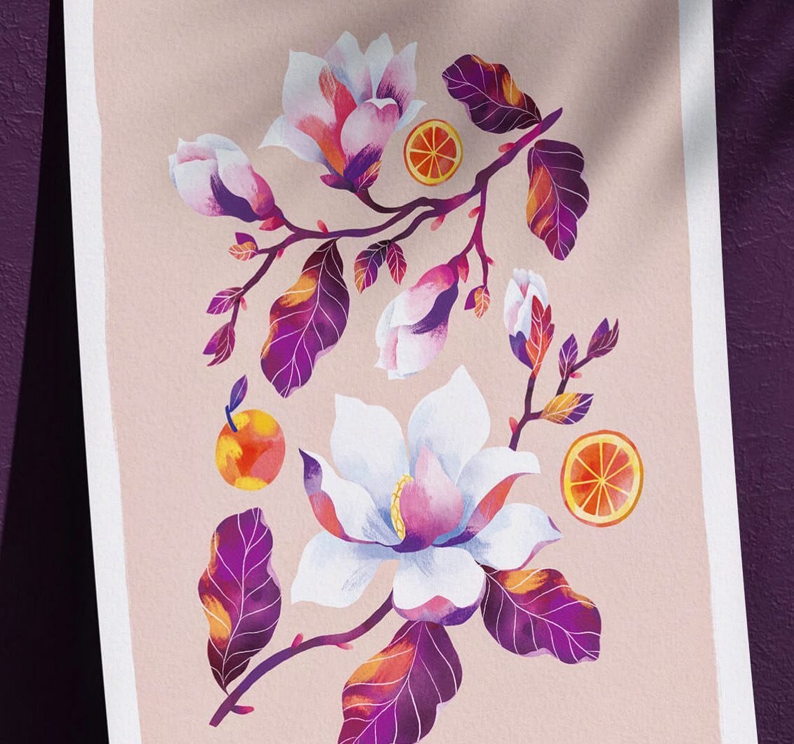 Grande nouvelle ! 🌸🍊Je serai pr&eacute;sente &agrave; Paris le 11 et 12 juin pour le march&eacute; de cr&eacute;atrices @lesmariettes.fr 😍. Il y aura ma collection jardin parfum&eacute; mais aussi tous mes pin&rsquo;s, des tirages FineArt, de la p