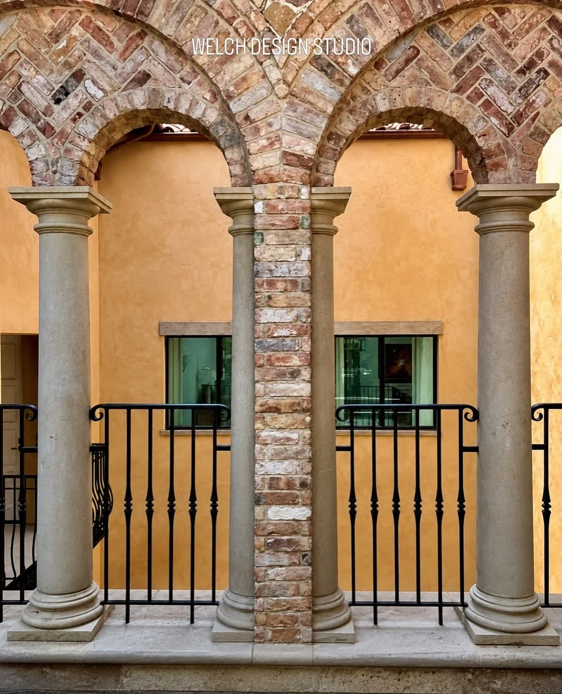 A gorgeous detail @1marc_welch 
The classical proportions are always right on. 

#welchdesignstudio