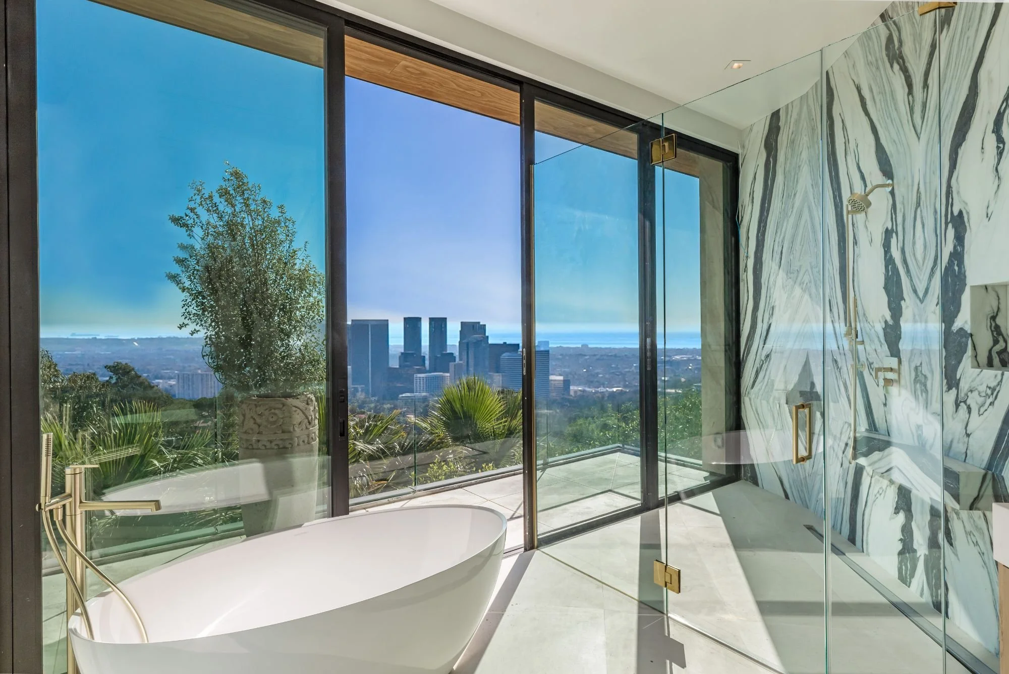 Designing Primary Bathrooms Around Wellness and Relaxation