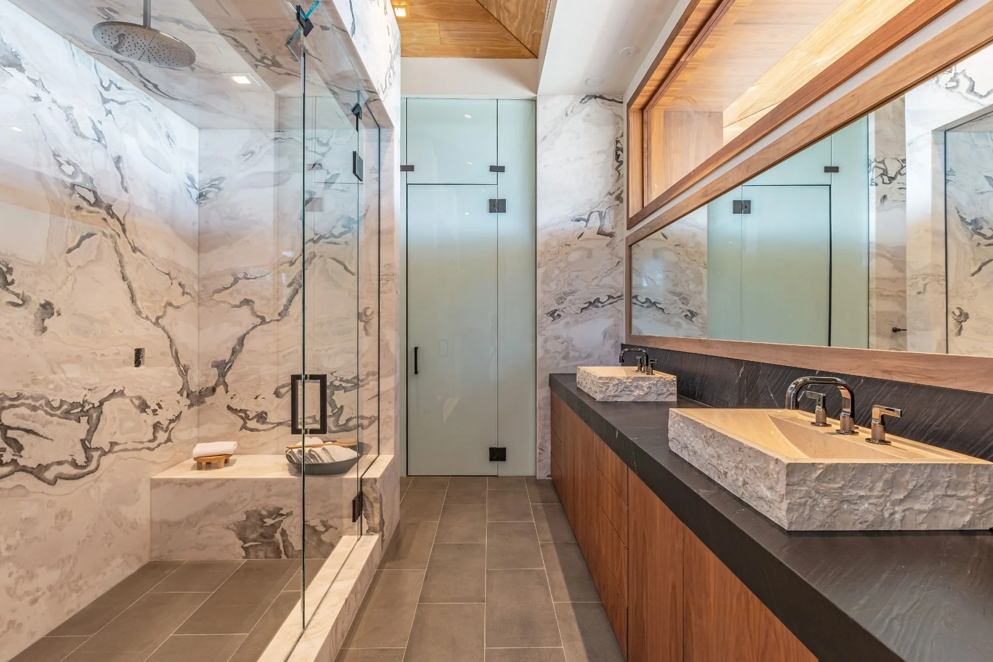 Small Primary Bathroom Design Ideas for Los Angeles Homes