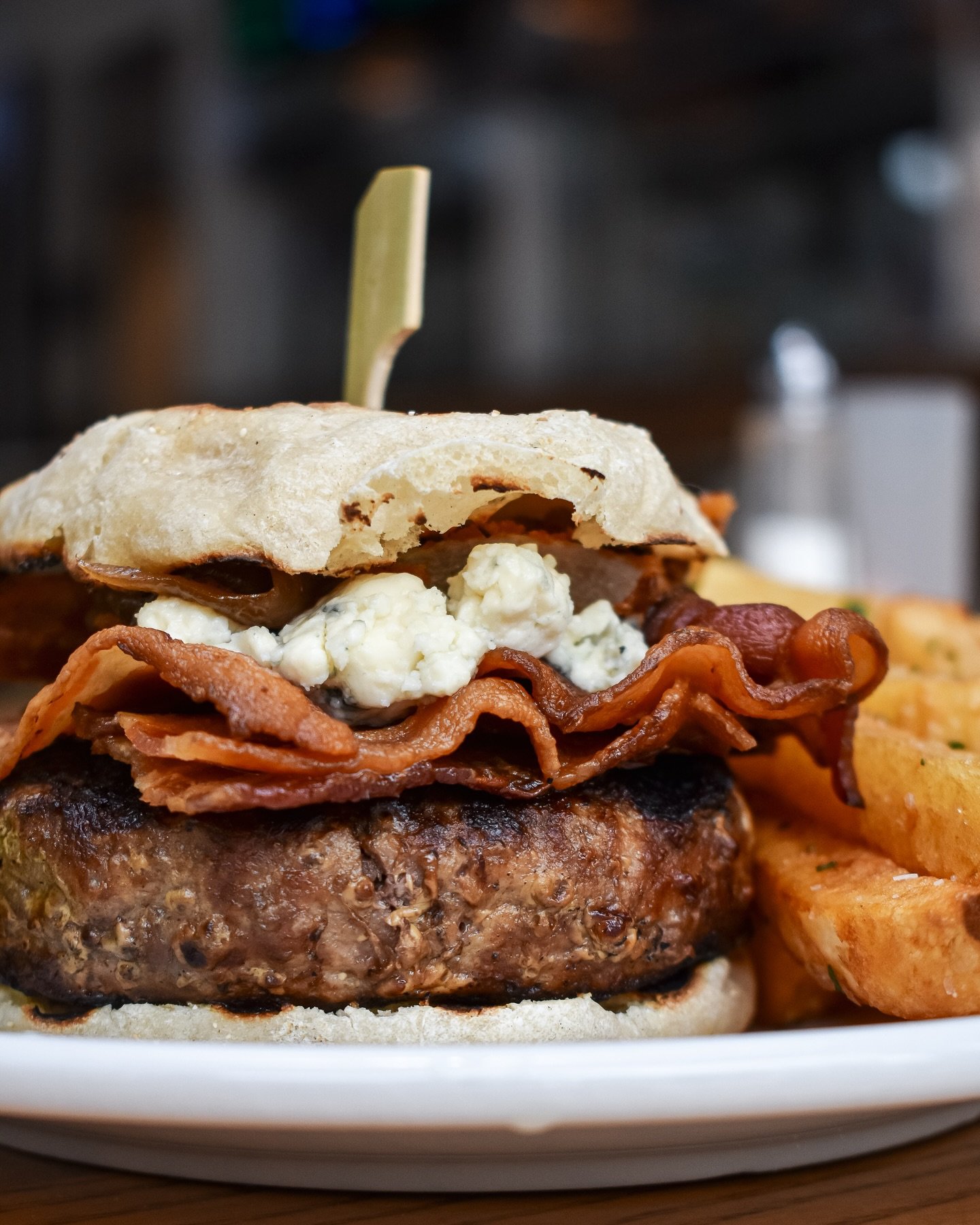 This bacon and blue cheese combo tastes even better than it looks 🤤

#burger #baconlover #instafood #tasty #bostonrestaurant