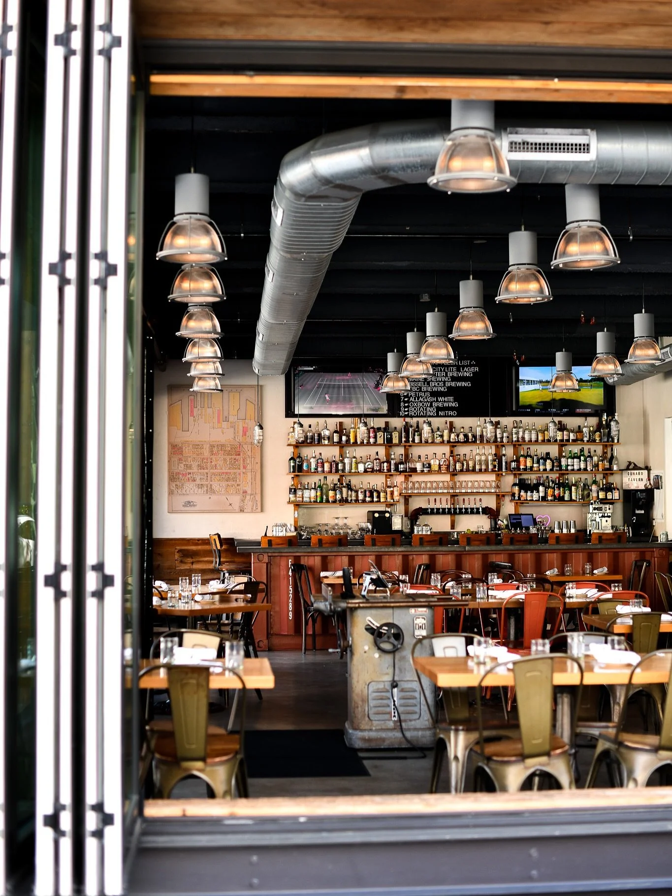 Come catch the last bit of summer with the windows open at the tavern ☀️ Link in bio to reserve a table!&nbsp;

#patioseason #tavernvibes #bostonsummer #bostonrestaurants #bostonfood #foodies #eastboston