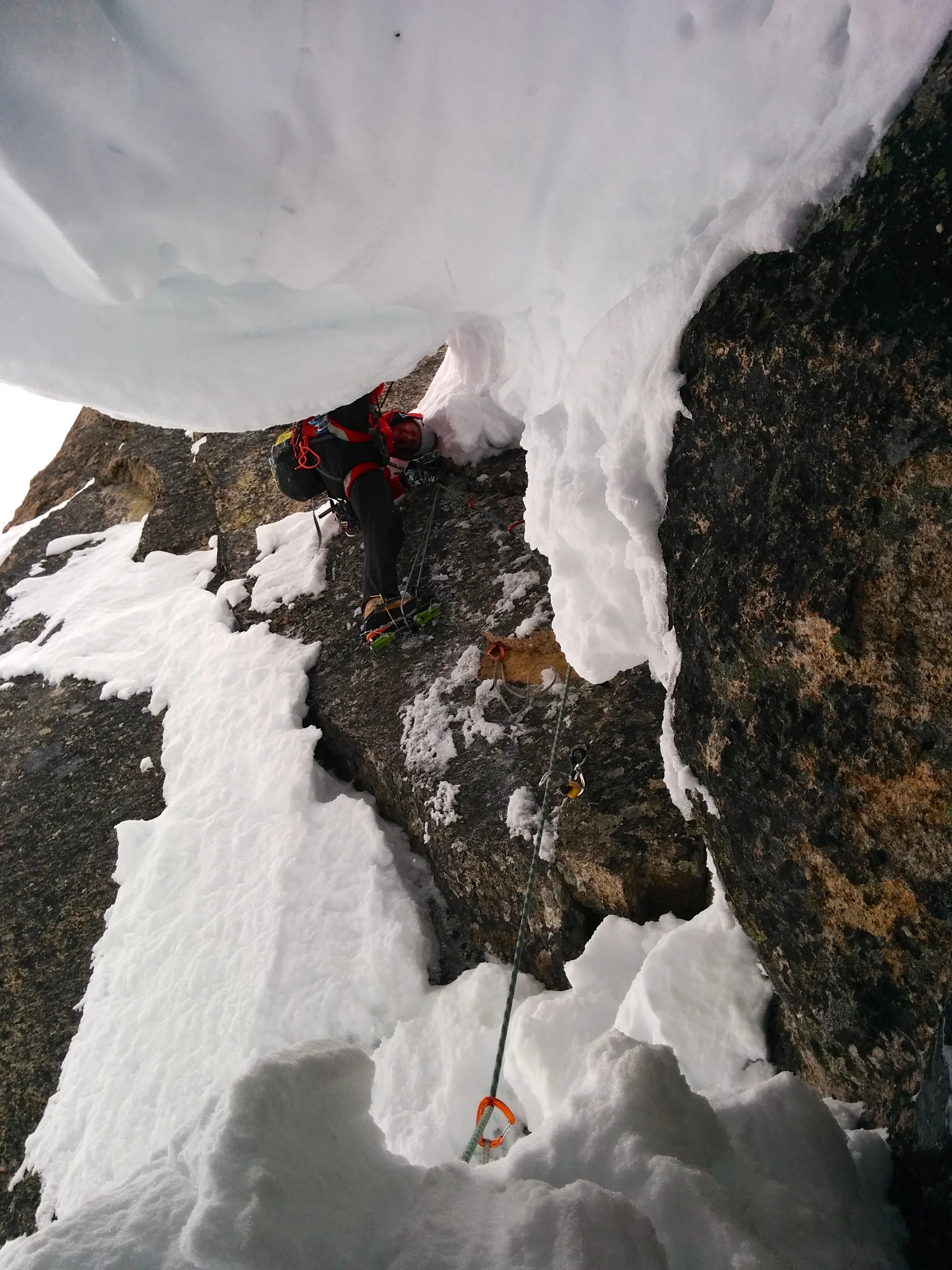 Aiding over the cornice after excavating the crack