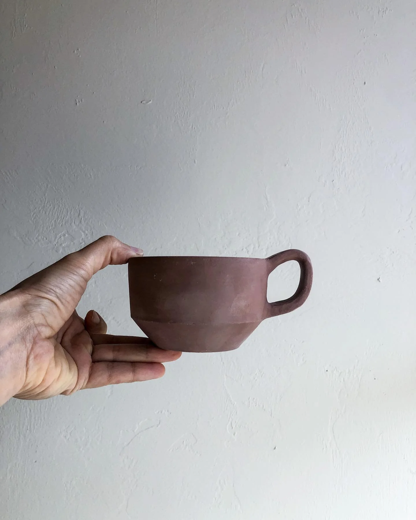 It&rsquo;s a mid day coffee kind of a Monday. But here is a mug from this weekend!

#ceramics #ceramicart #ceramic #handmade #pottery #wheelthrown #clay #practice #iteration #coffee #coffeetime #coffeecup