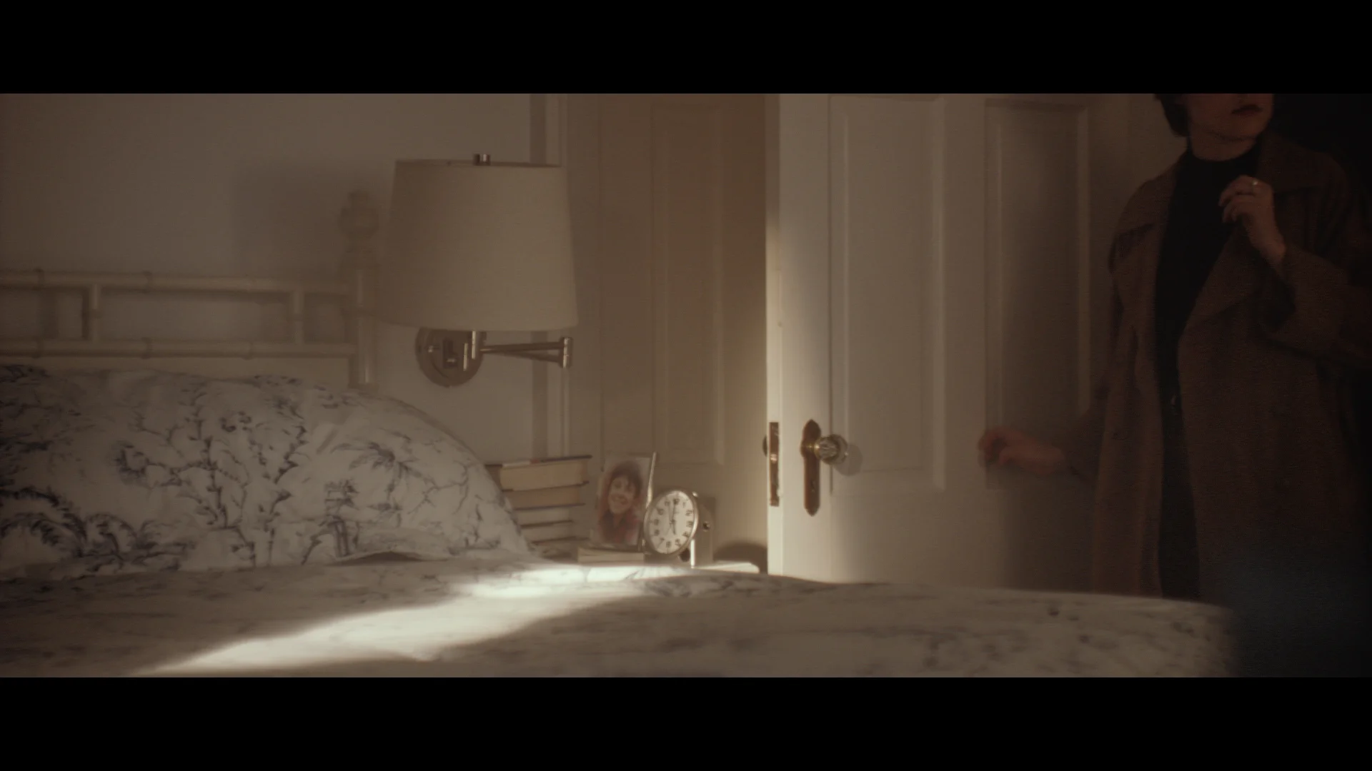 FINAL GRADE_A Friend of Your Father's.GRADED.20190624.PRORES4444.mov.01_04_03_05.Still030.jpg
