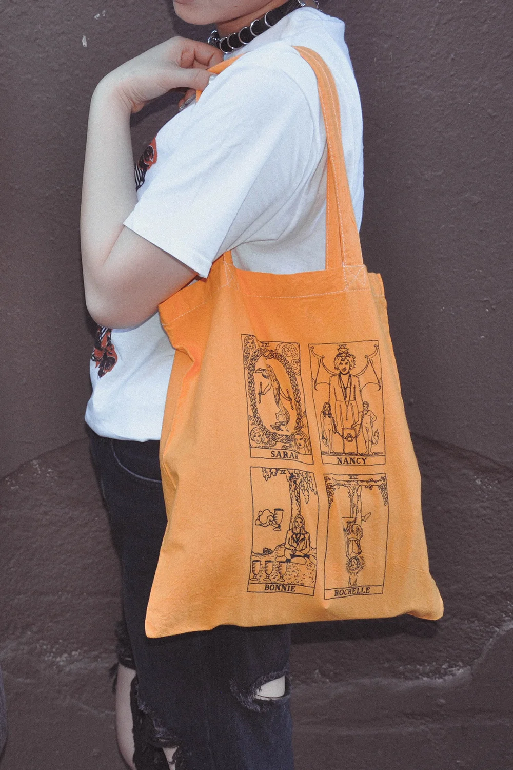 Fantasi_Tote_CraftWerkOrange_Front_Model1.jpg