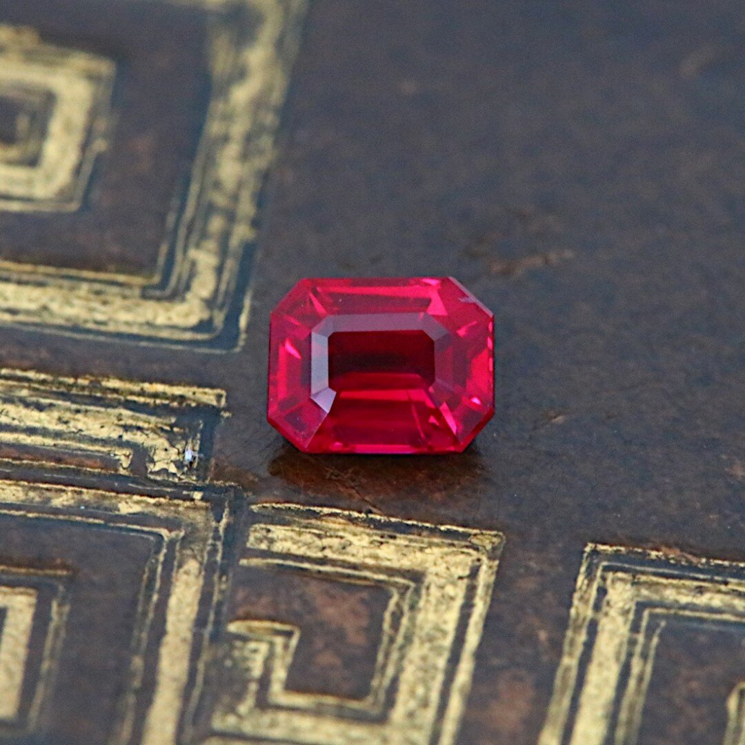 It's ruby season! 💃 ⁠ Preview to another special ruby...1+ ct emerald cut, Burma (** old stock!), unheated, GRS pigeon's blood red. ⁠
.⁠
Rare quality. Absolutely eye clean. Great &quot;crystal&quot;. Well cut. That it is a highly sought-after (and o
