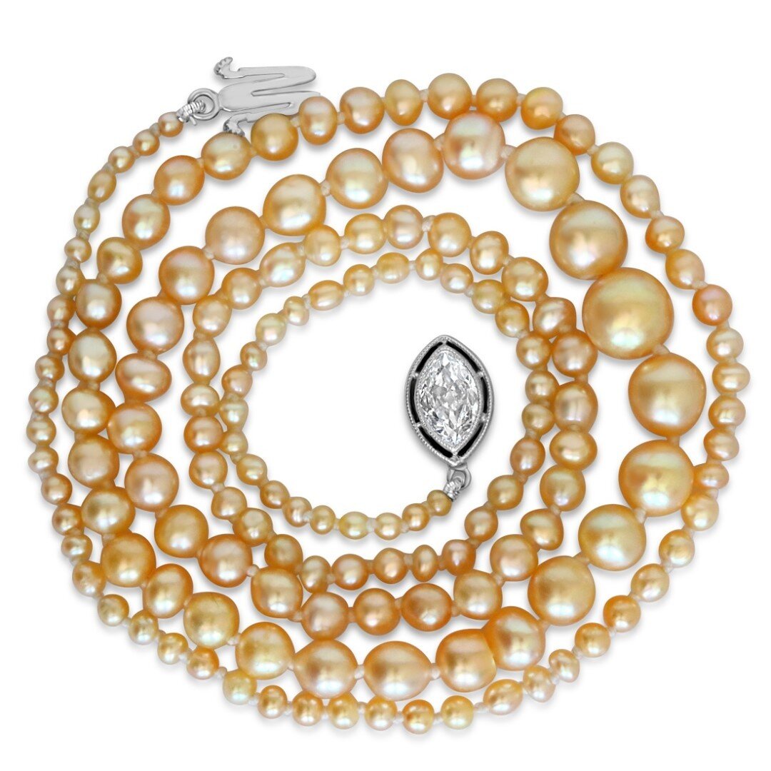 Could there be anything more summery than a strand of natural (non-cultured) pearls in a perfectly-peachy, warm, golden &quot;fancy color&quot;? 🌞🧡 ⁠
.⁠
A truly rare necklace consisting of 150 natural pearls (largest pearl 6.81 mm), with GIA report