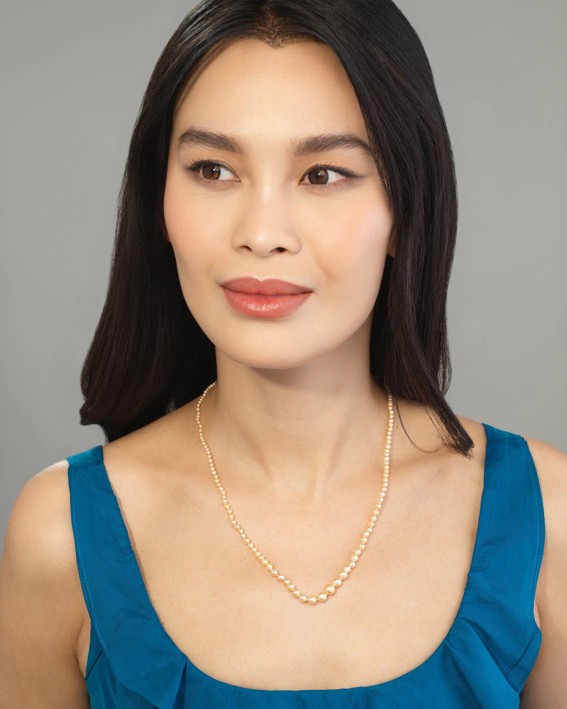 EN_0230 Golden Pearl Necklace Model.jpg