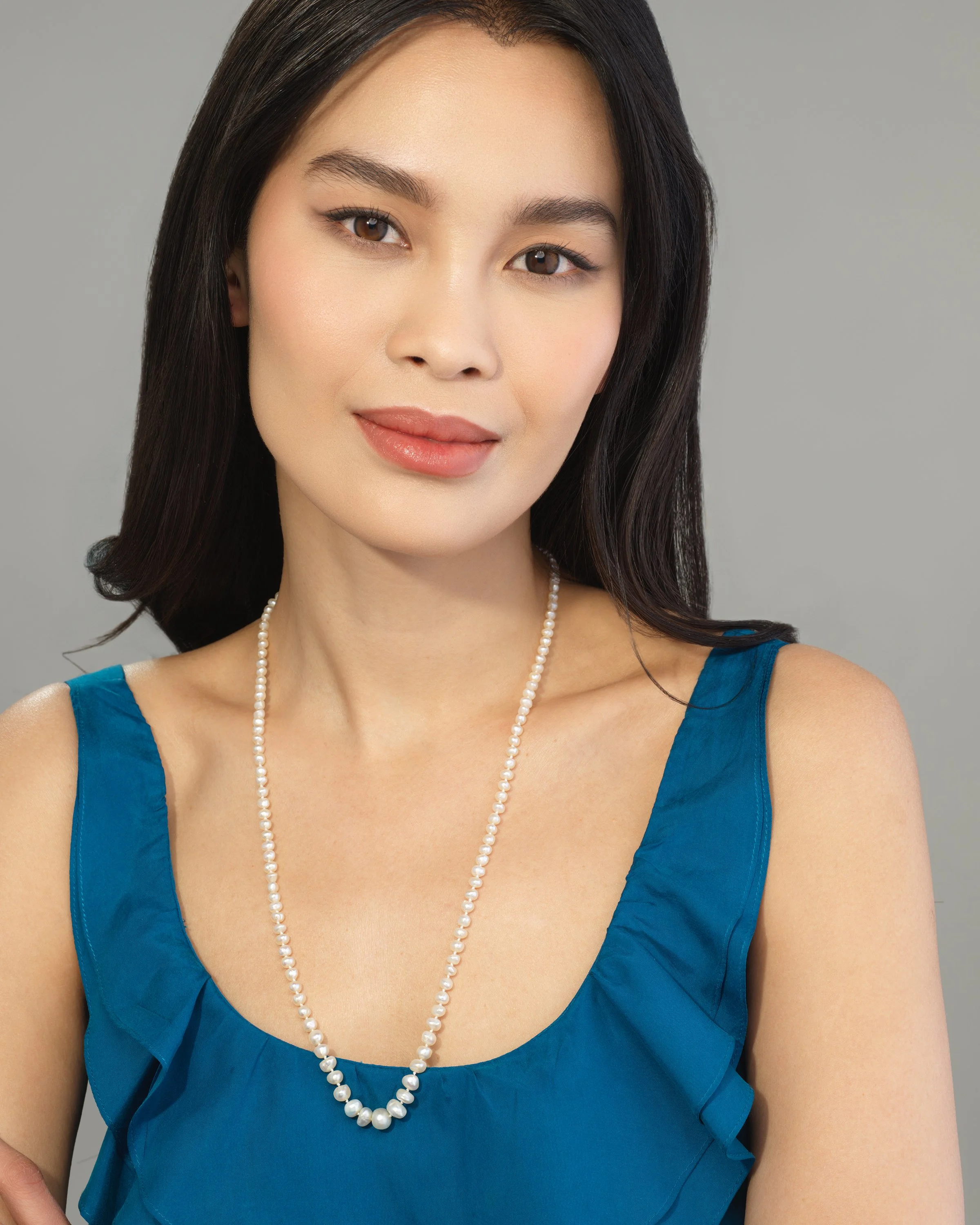 EN_0209 Baroque Pearl Necklace Model.jpg
