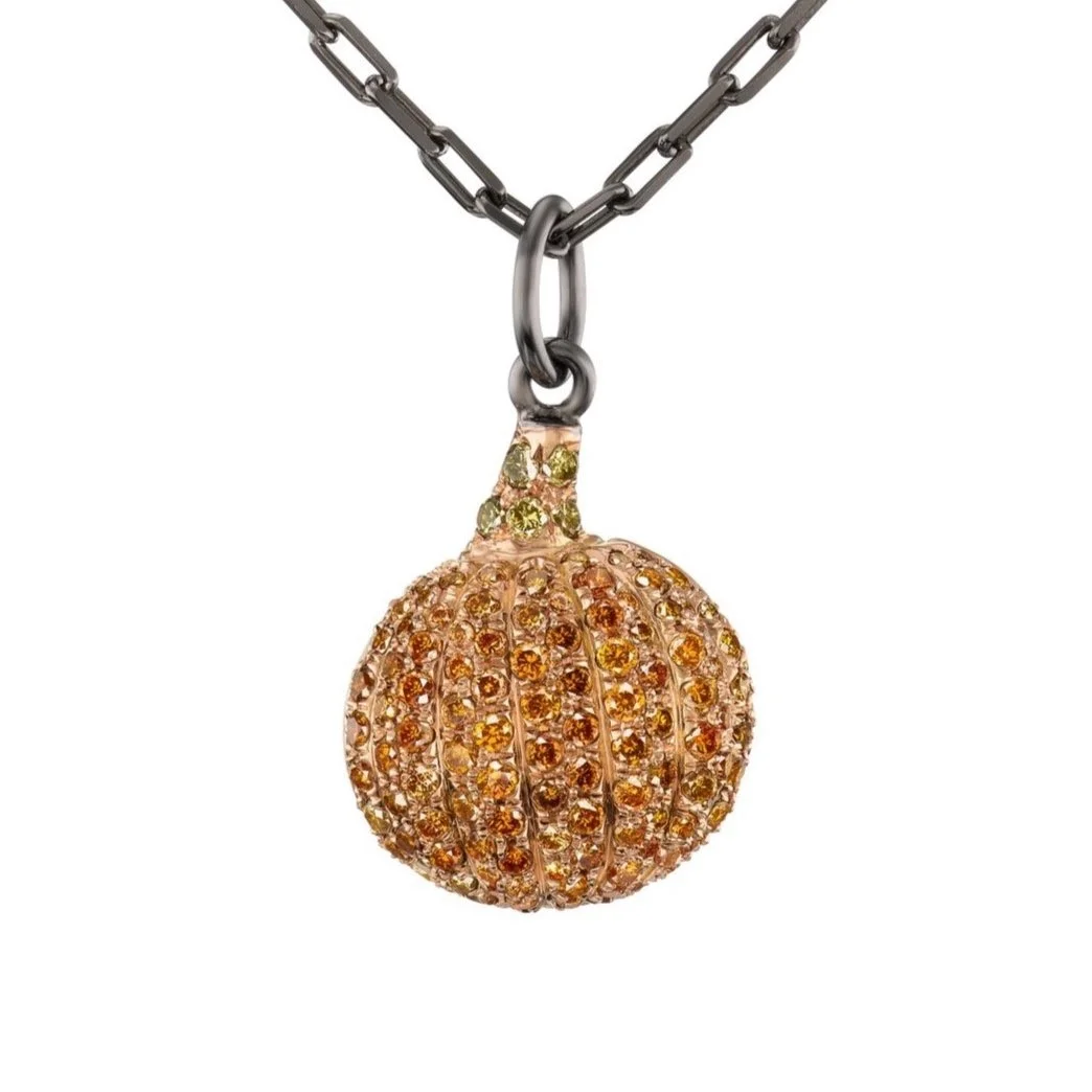 Pumpkin-shaped pendant in 18K rose gold, encrusted with natural-color diamonds.