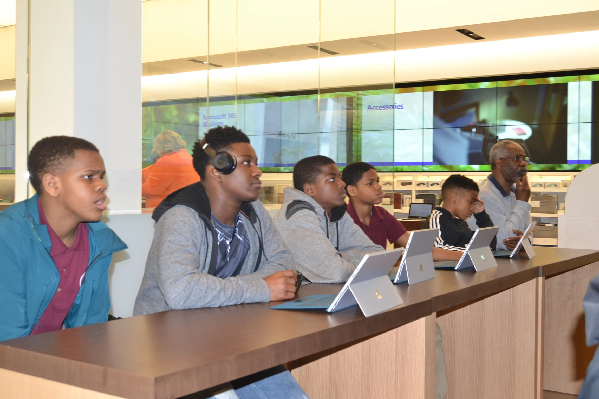 Computer Class at Microsoft Store in Pentagon City 