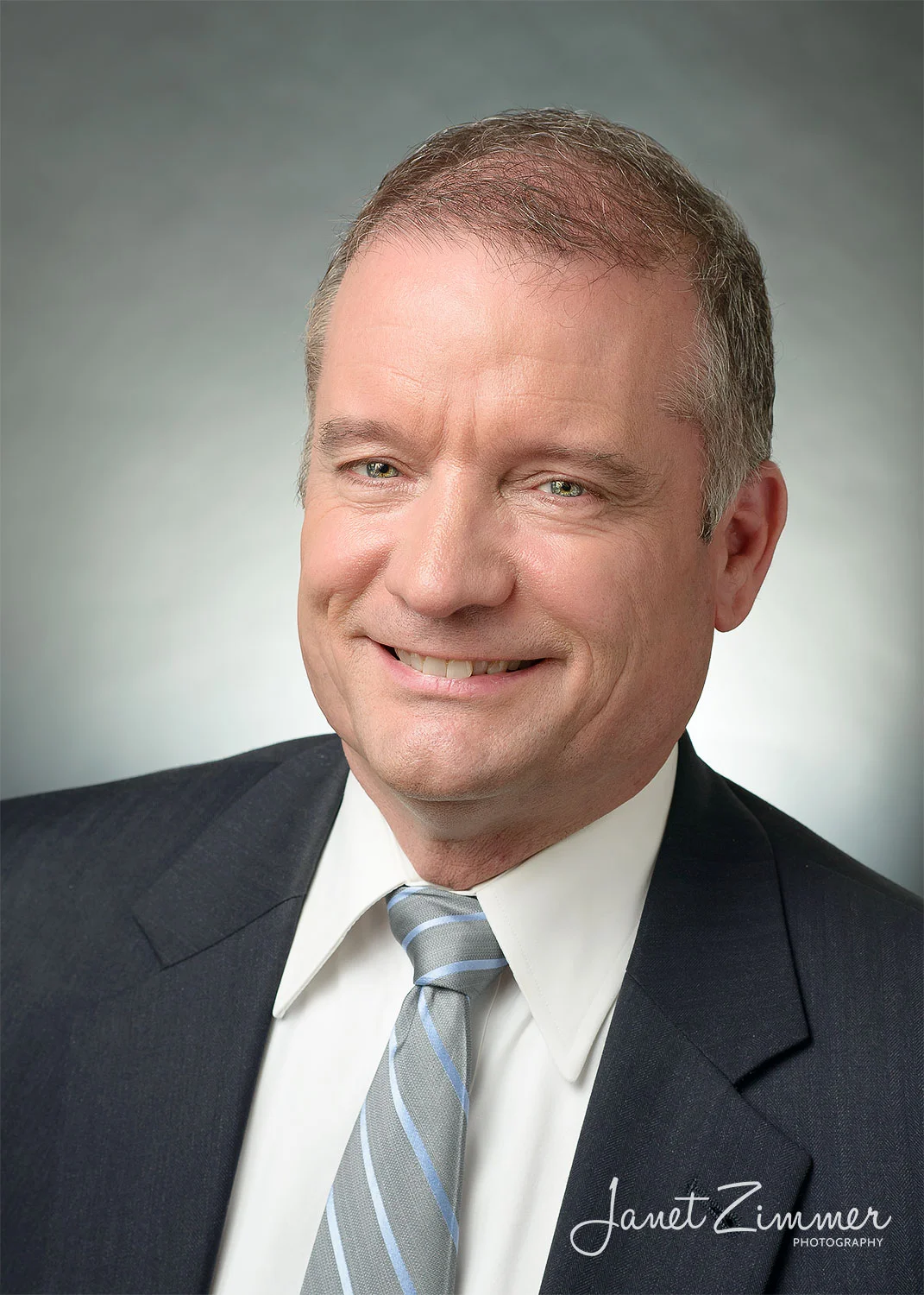 Executive-portrait-of-man-in-white-shirt-and-tie