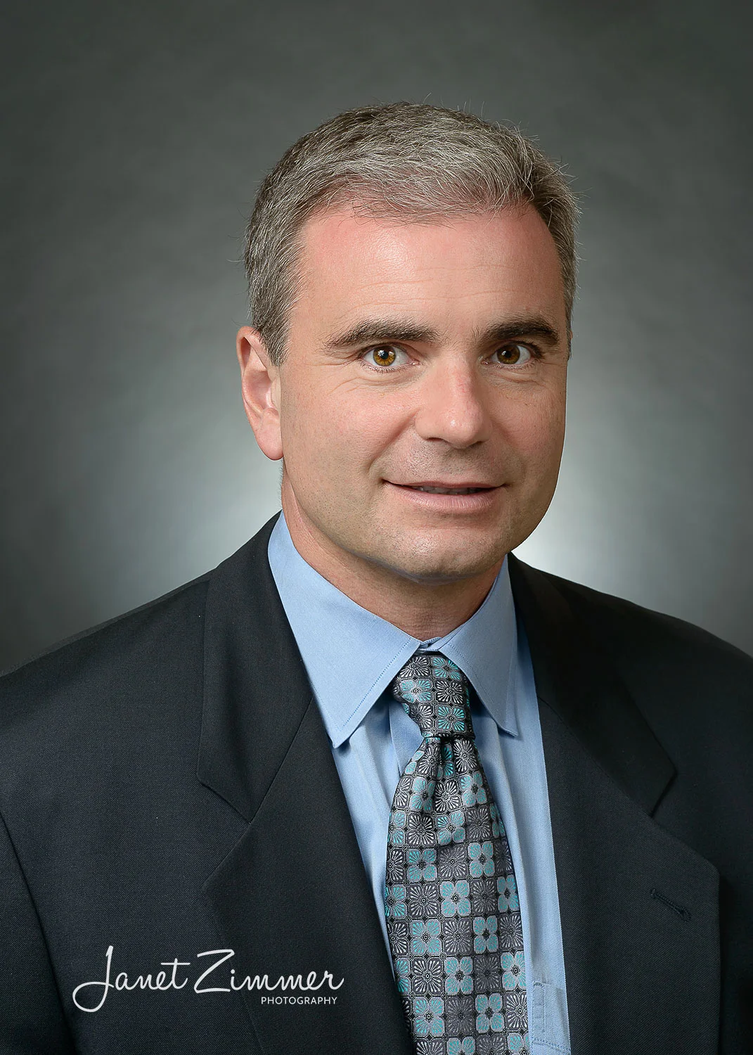 Executive-portrait-of-man-in-dark-suit