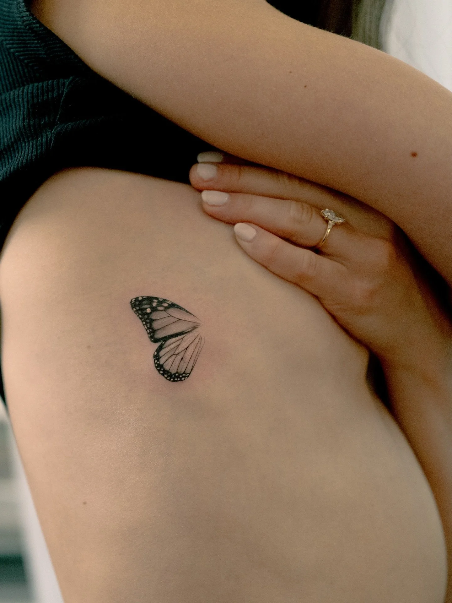 Soft wings. Permanent story.
Thanks Darrien 

Done with @jconly_official 
#butterflytattoo #fineline #finelinetattoo #minimaltattoo #nyctattooartist evantattoo delicateink smalltattoo tattooart ink