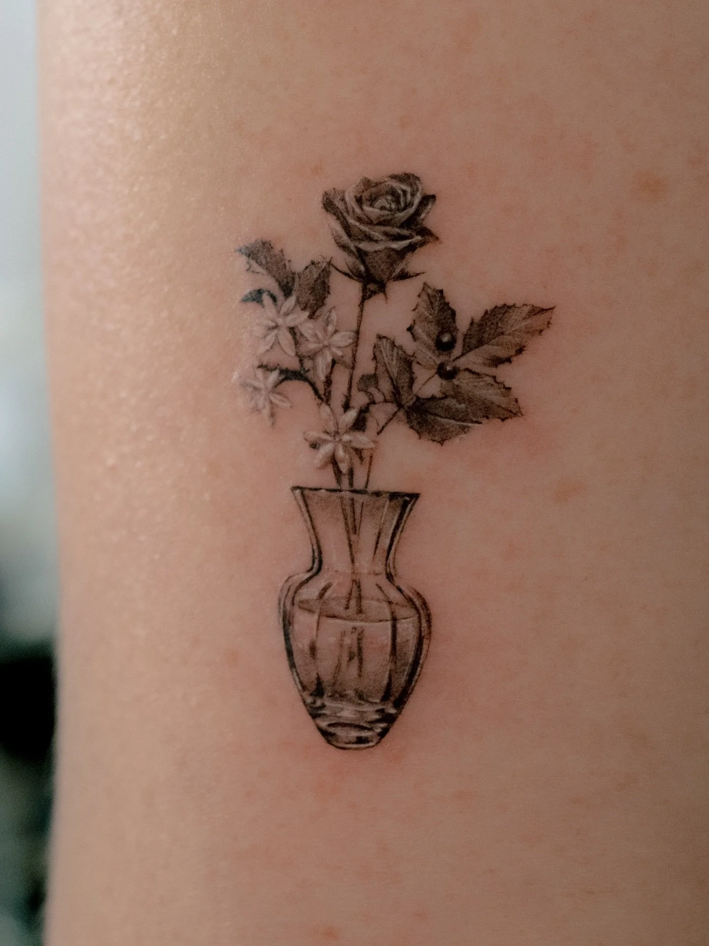 Glass Brooms 

Thanks Olivia. 

#finelinetattoo #microrealism #floraltattoo #blackandgreytattoo #tinytattoo