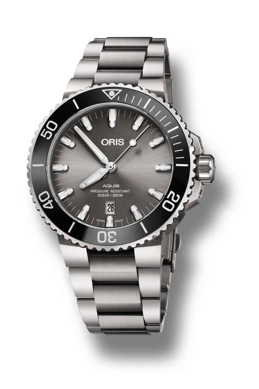 01 733 7730 7153-07 8 24 15PEB - Oris Aquis Titanium Date_LowRes_7762.jpg