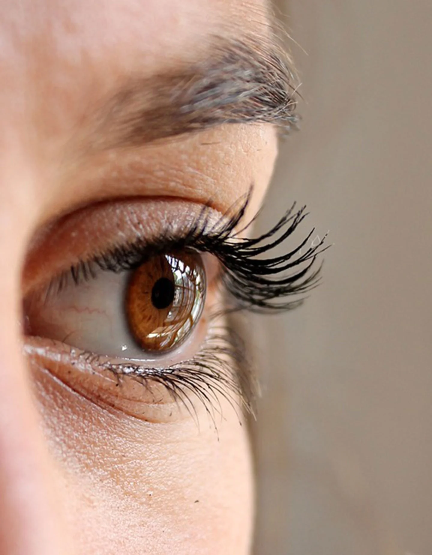 What Is UV Lash Adhesive—and Should You Try It?