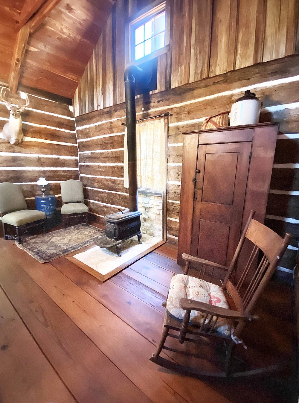 Relax and Unwind in a Cabin from a Different Time