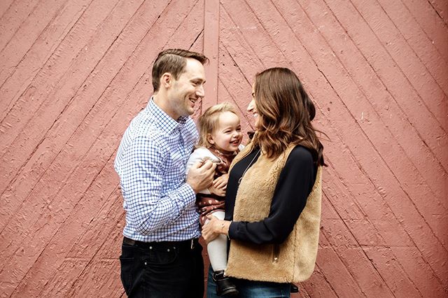 This right here are some family goals. Keep smiling, folks! Those kiddos are everything and you will always be theirs ❤️🌎