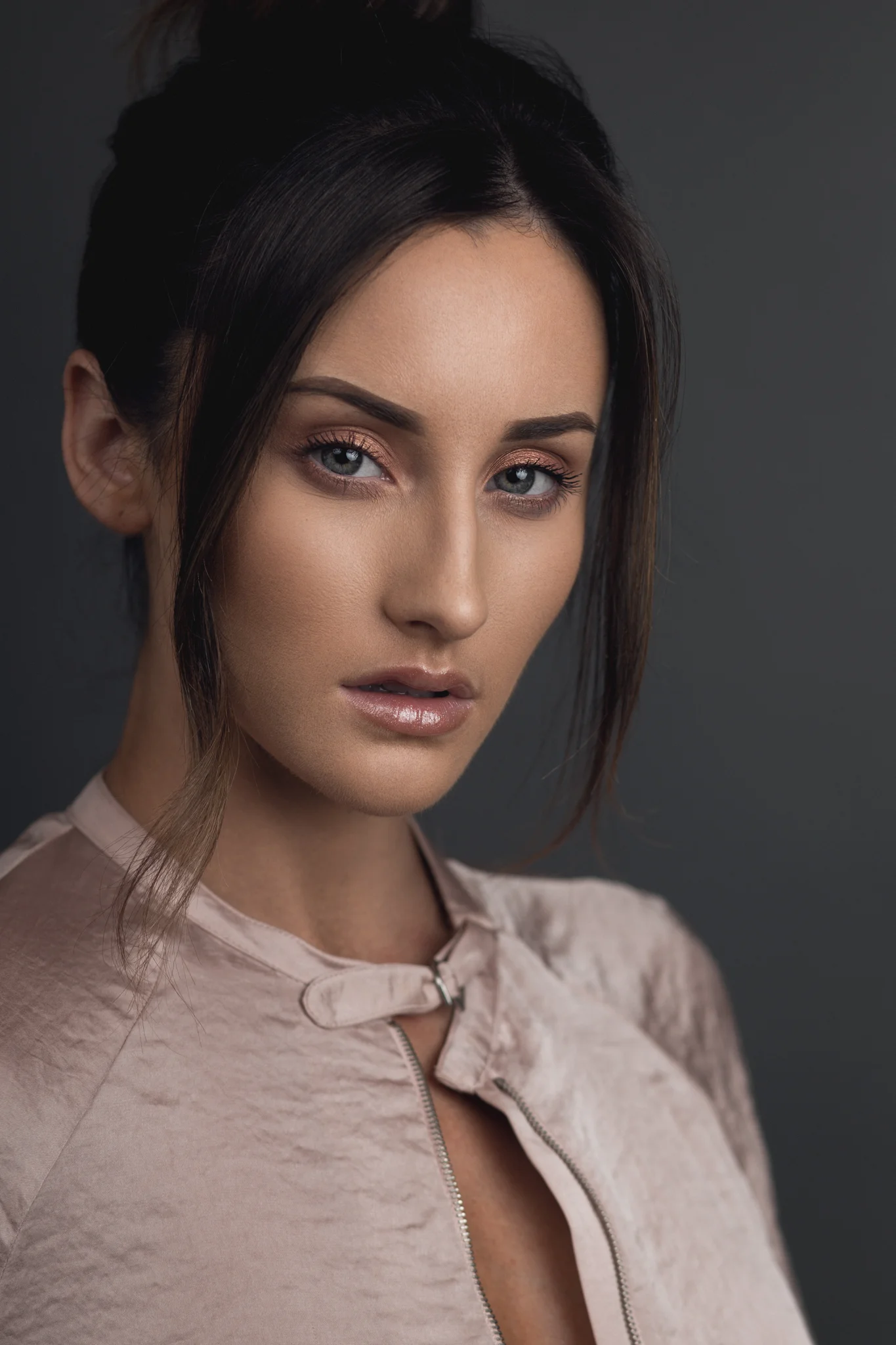 Model: Hanna Camera: Canon EOS 6D Lens: Canon 85mm 1.8 EXIF: 1/400 f/2.8ISO125 Lighting: Godox V850 II + Godox 95cm octabox on camera right, Godox V850 II + Godox 120cm octabox behind camera