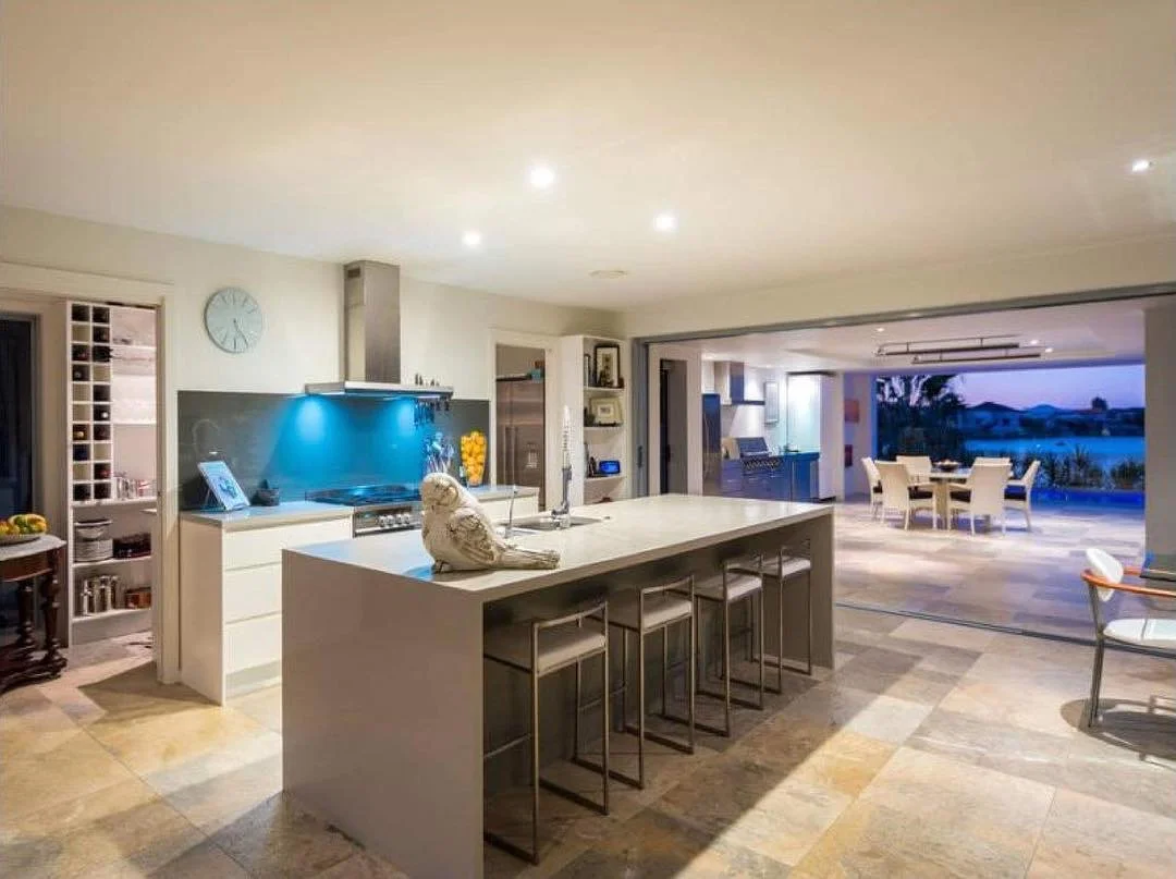  Spaciousl kitchens adjoins the outdoor living area with its magnificent views. 