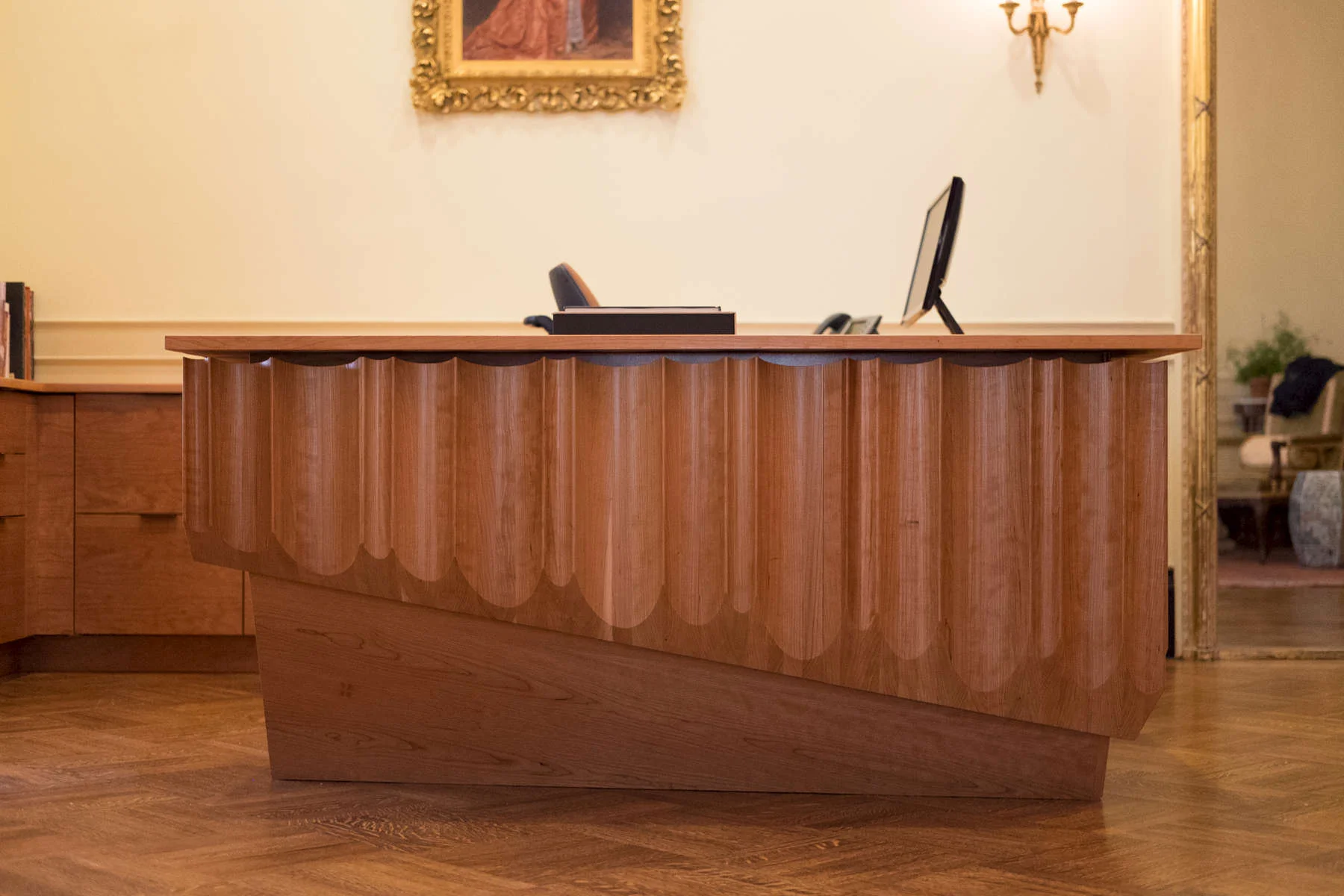 ISGMdesk5.jpg