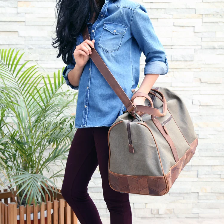 weekender_olive_person-1.jpg