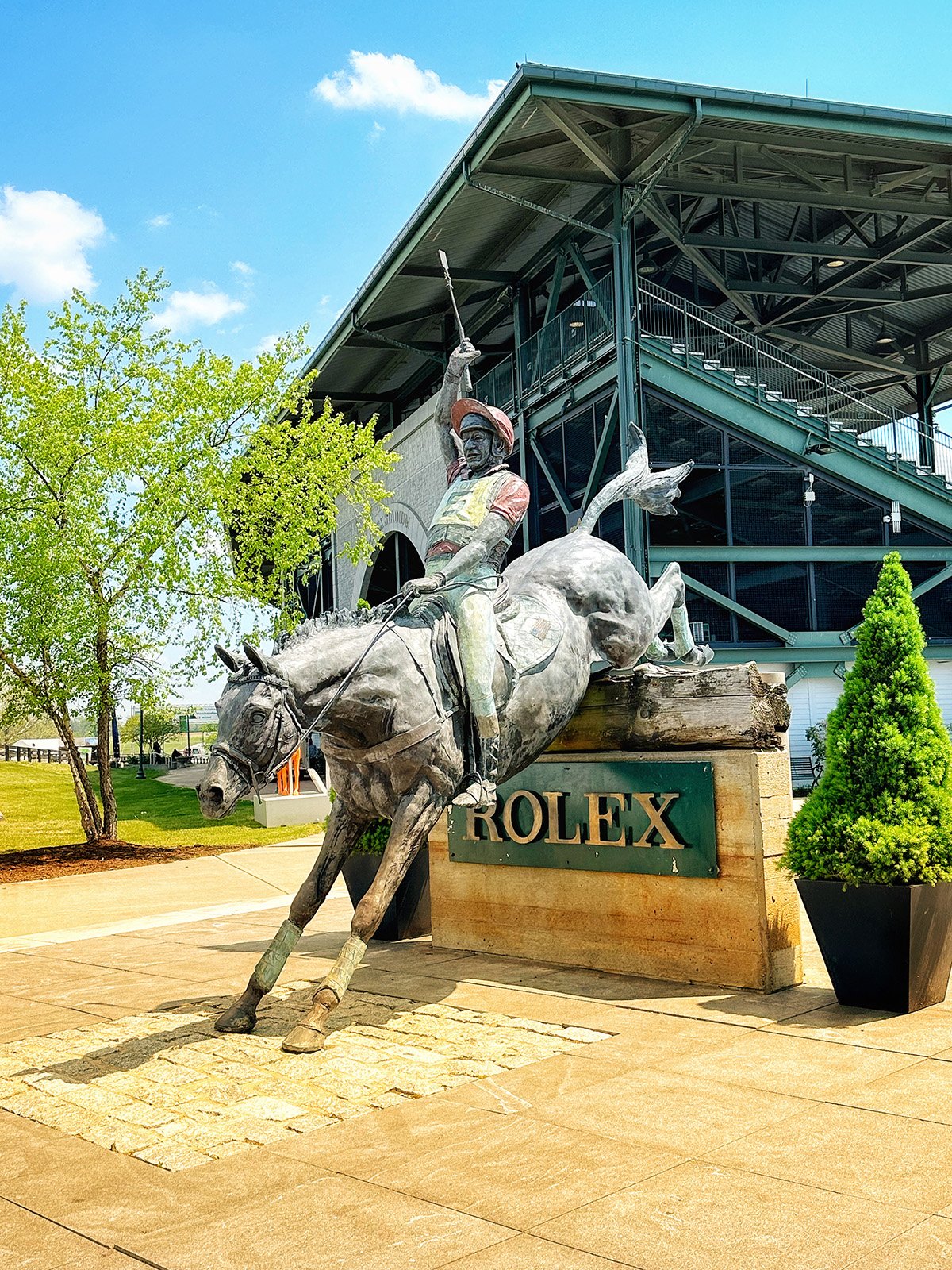 LRK3DE Rolex Stadium Statue-web.jpg