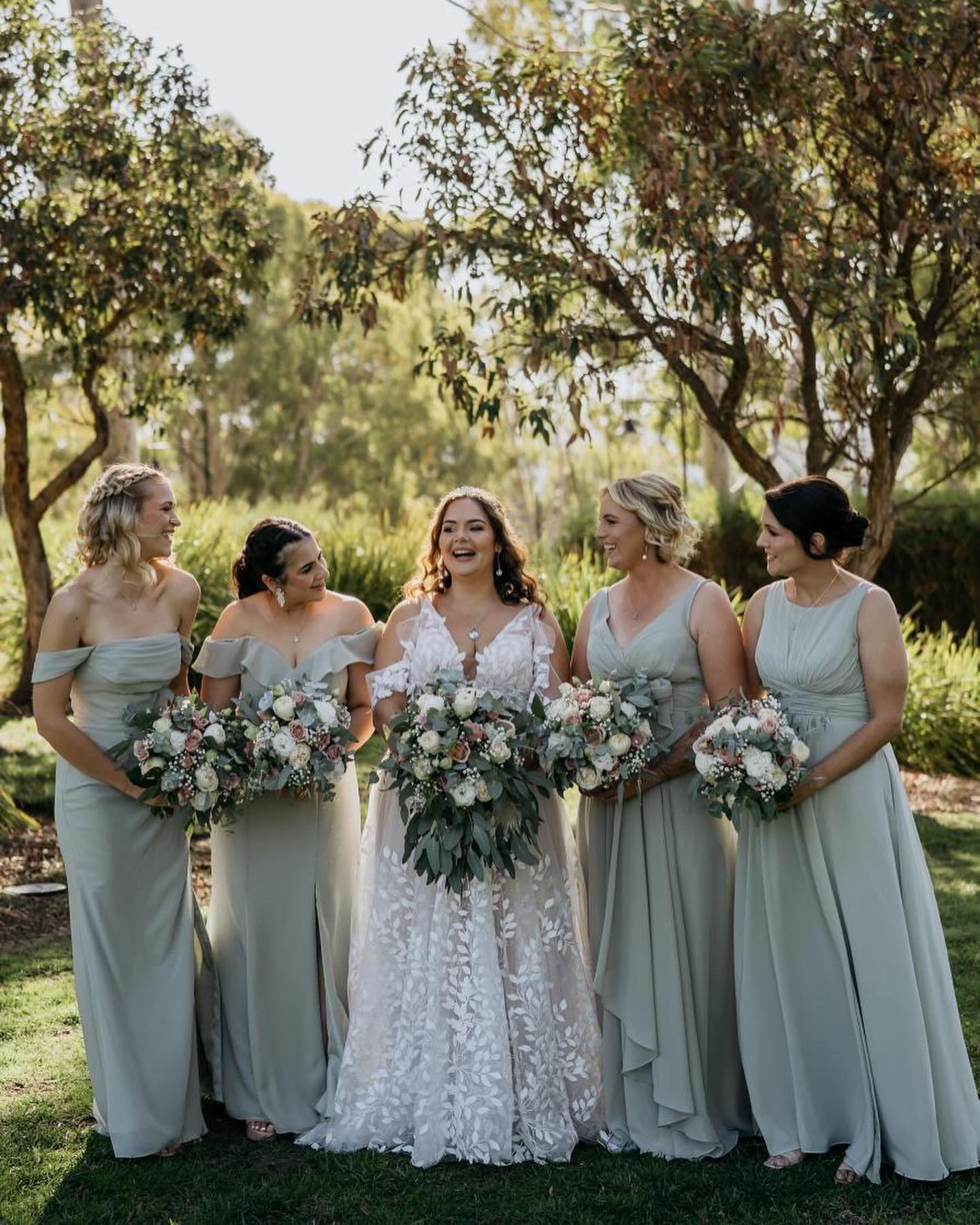 Kate&rsquo;s gorgeous wedding day! I was so honored to be chosen as her makeup artist for the day it was such a beautiful day ☀️

💌 For all inquiries links are in my bio or send a DM 

Bride @kate_deith 
Hair @hairstylingbyclaire 
Photography @kayla