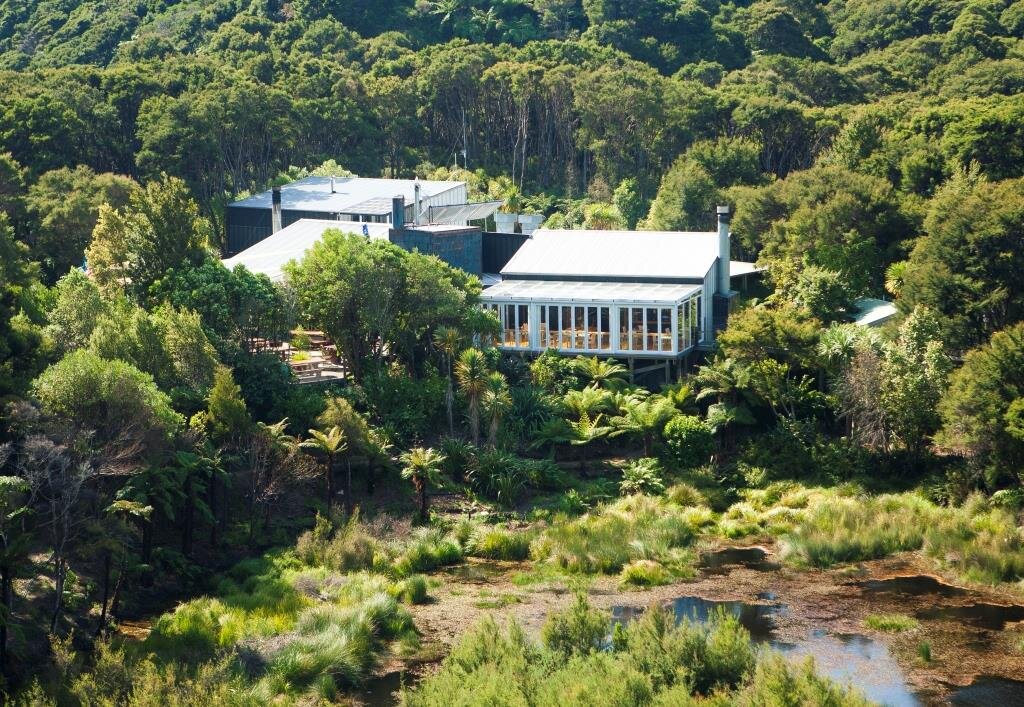 Awaroa Lodge exterior small.jpg