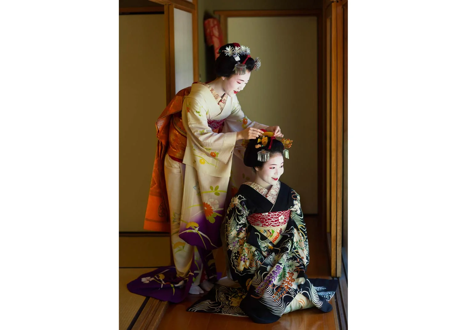 © Robert van Koesveld, Maiko Tomitsuyu Getting Ready