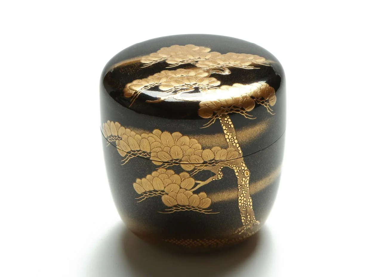 © Kiyose Ikko, Pine Tree Lacquer Tea Caddy