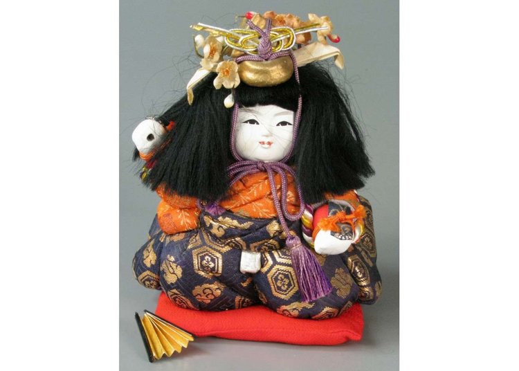 japanische Kimekomi-Puppe